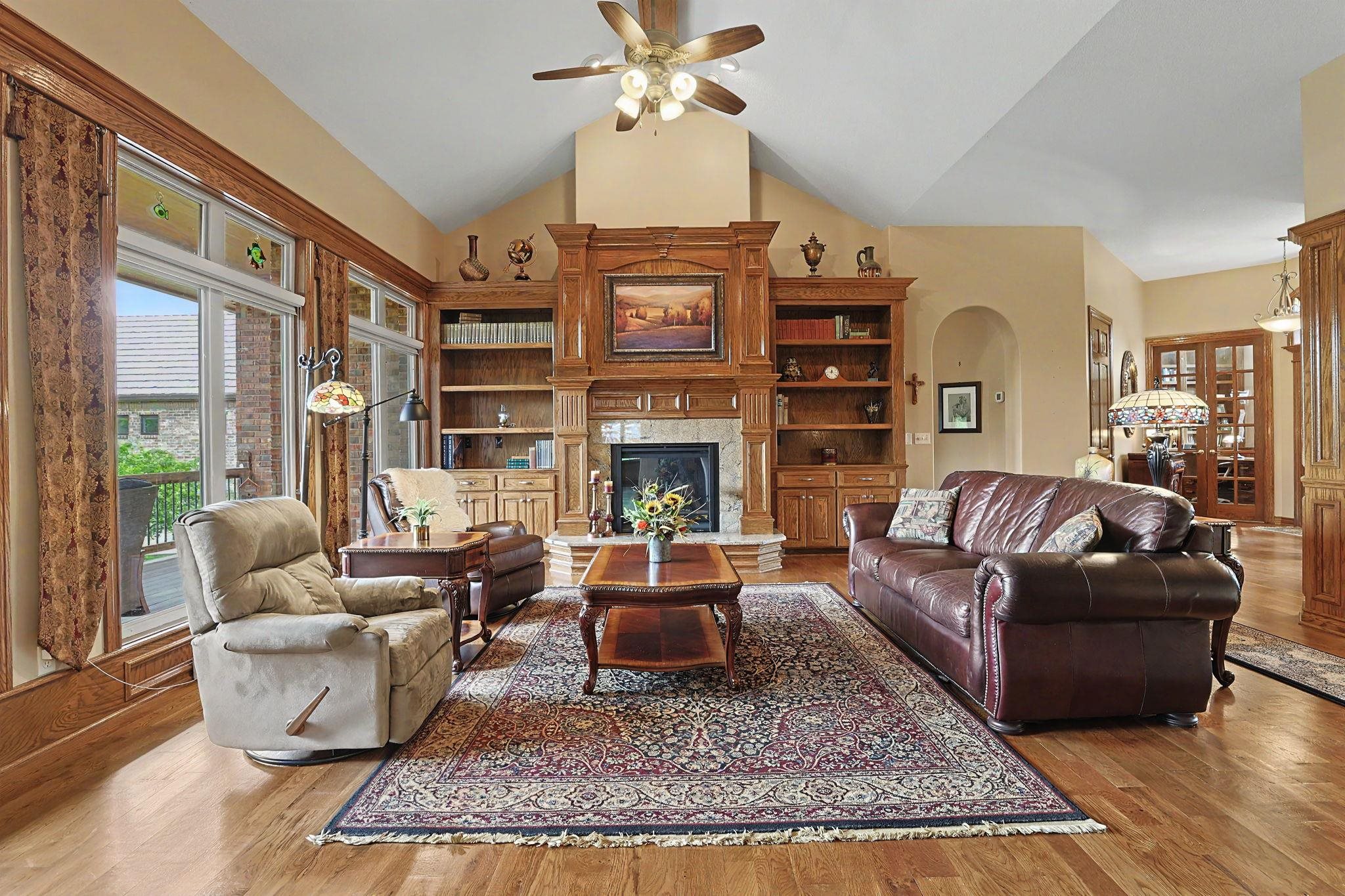 226 E Prairie Point Ct Property Photo 4