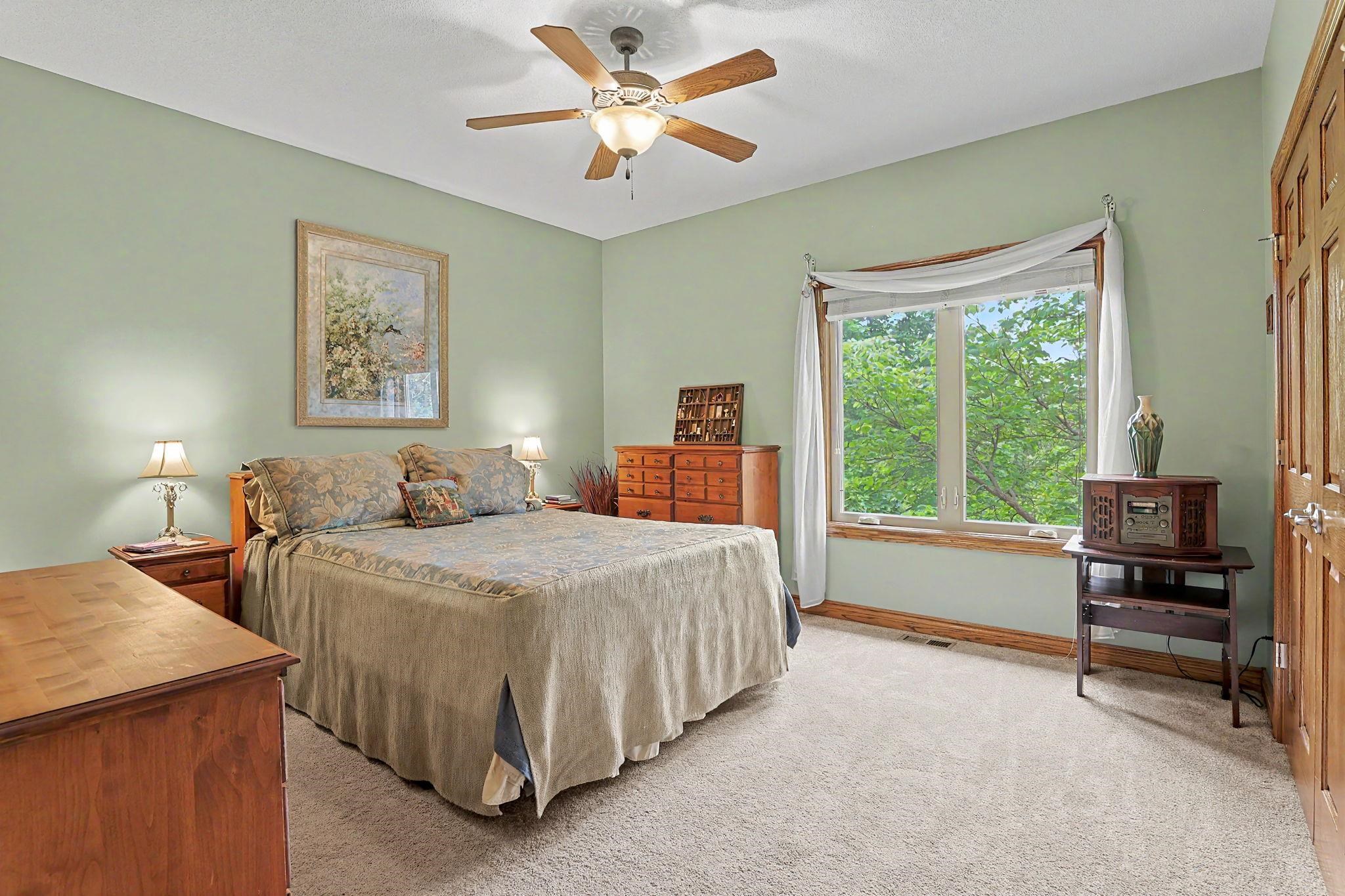 226 E Prairie Point Ct Property Photo 19