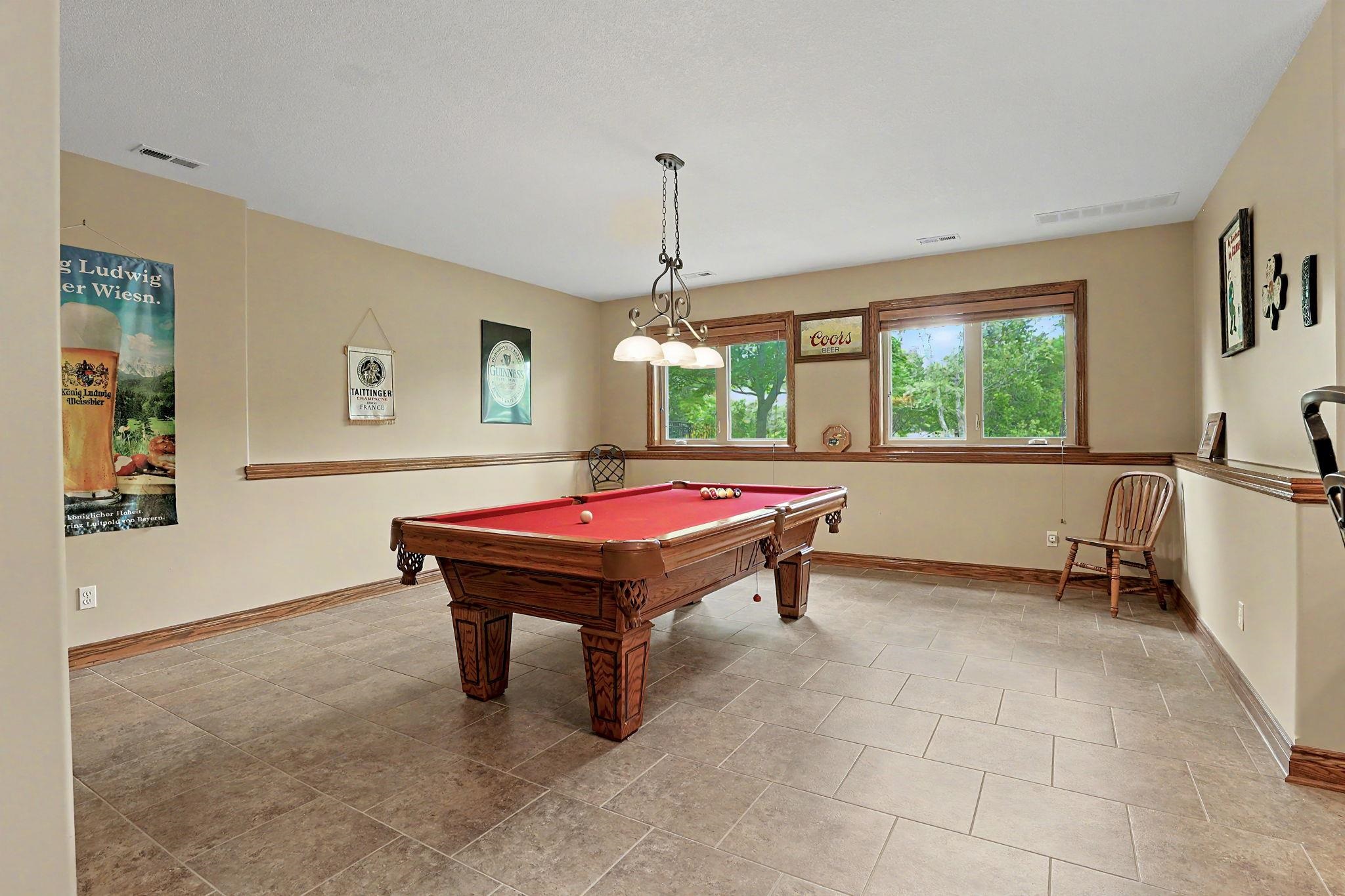 226 E Prairie Point Ct Property Photo 25