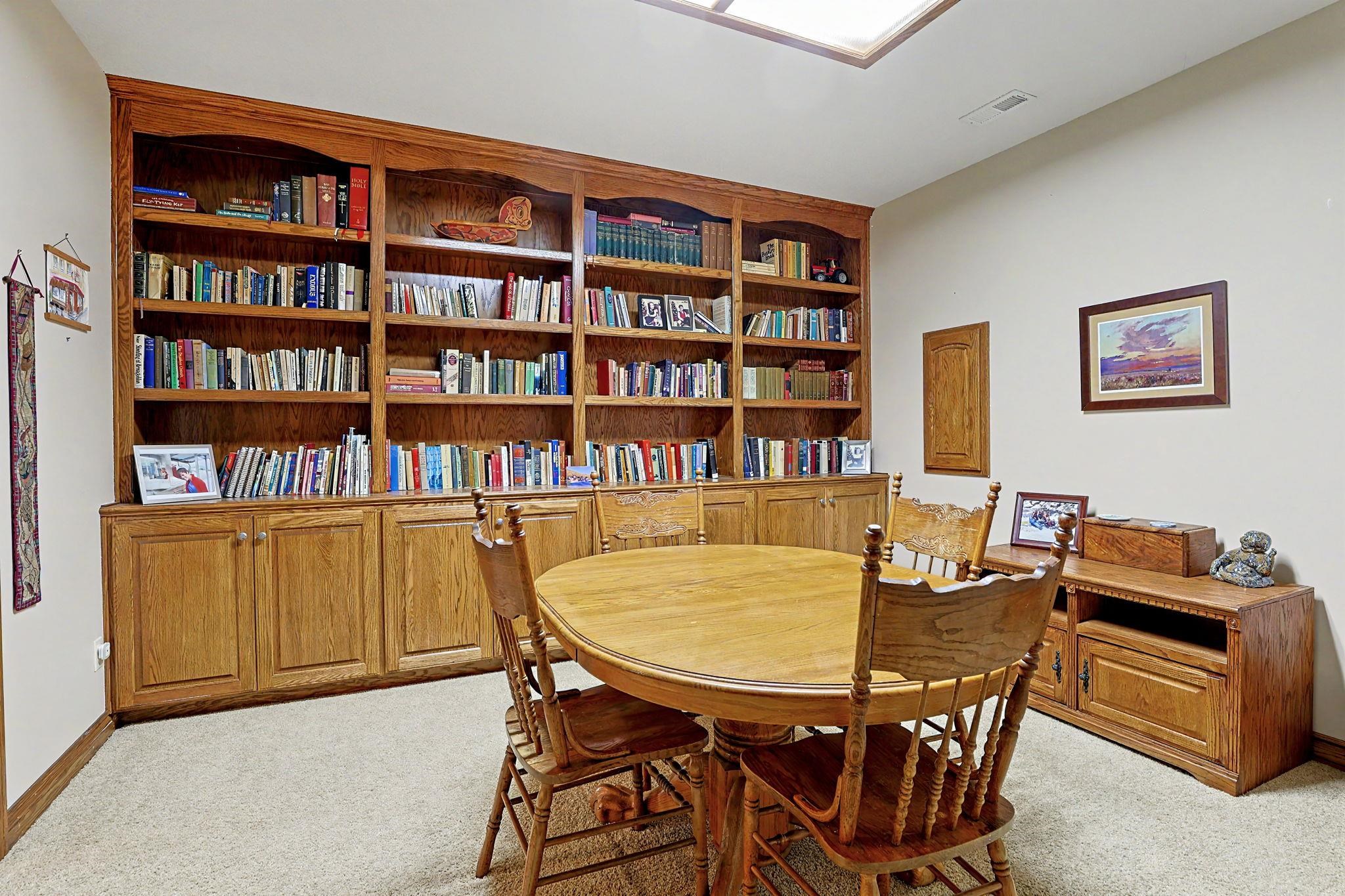 226 E Prairie Point Ct Property Photo 30