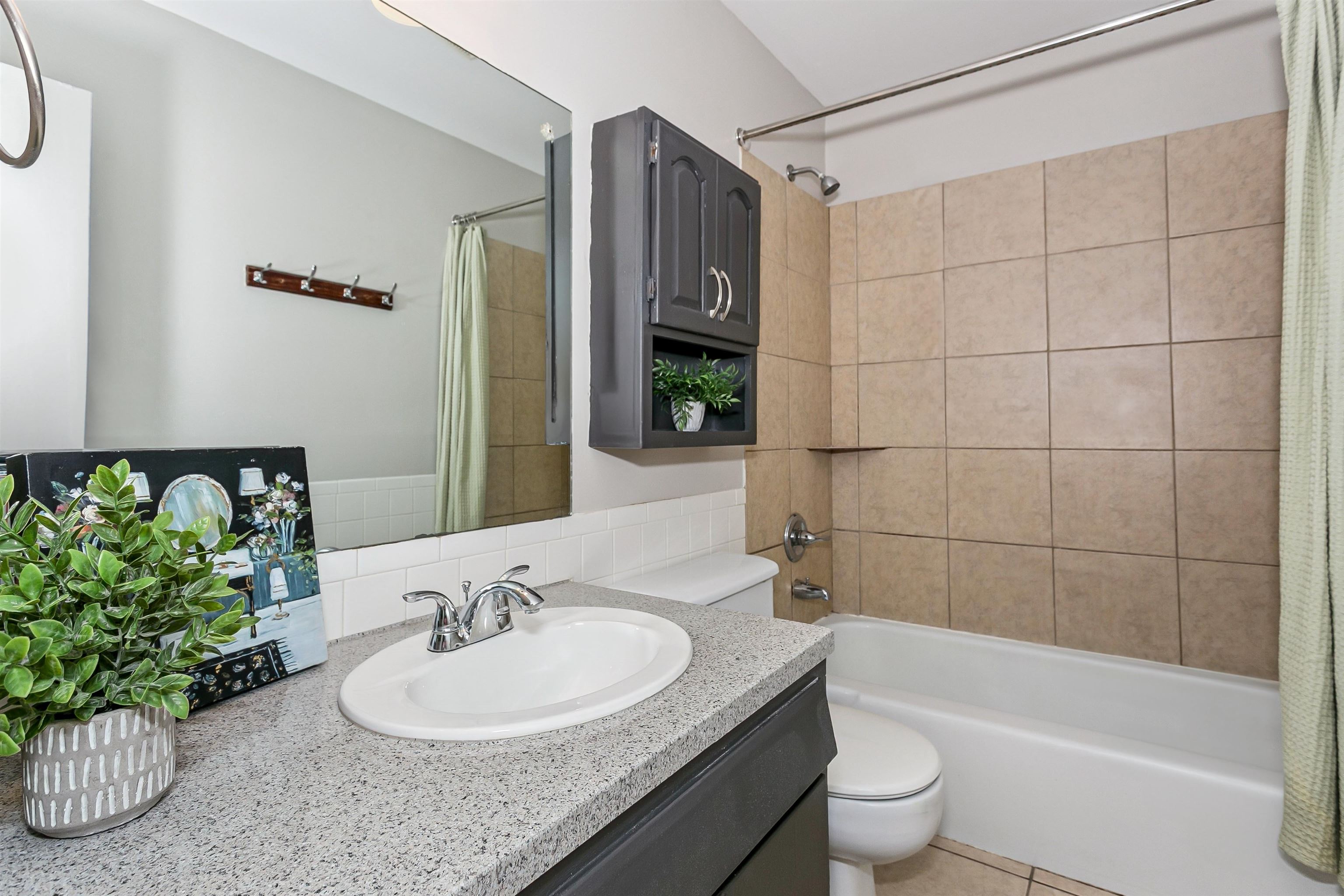 534 N Richmond Ave Property Photo 6