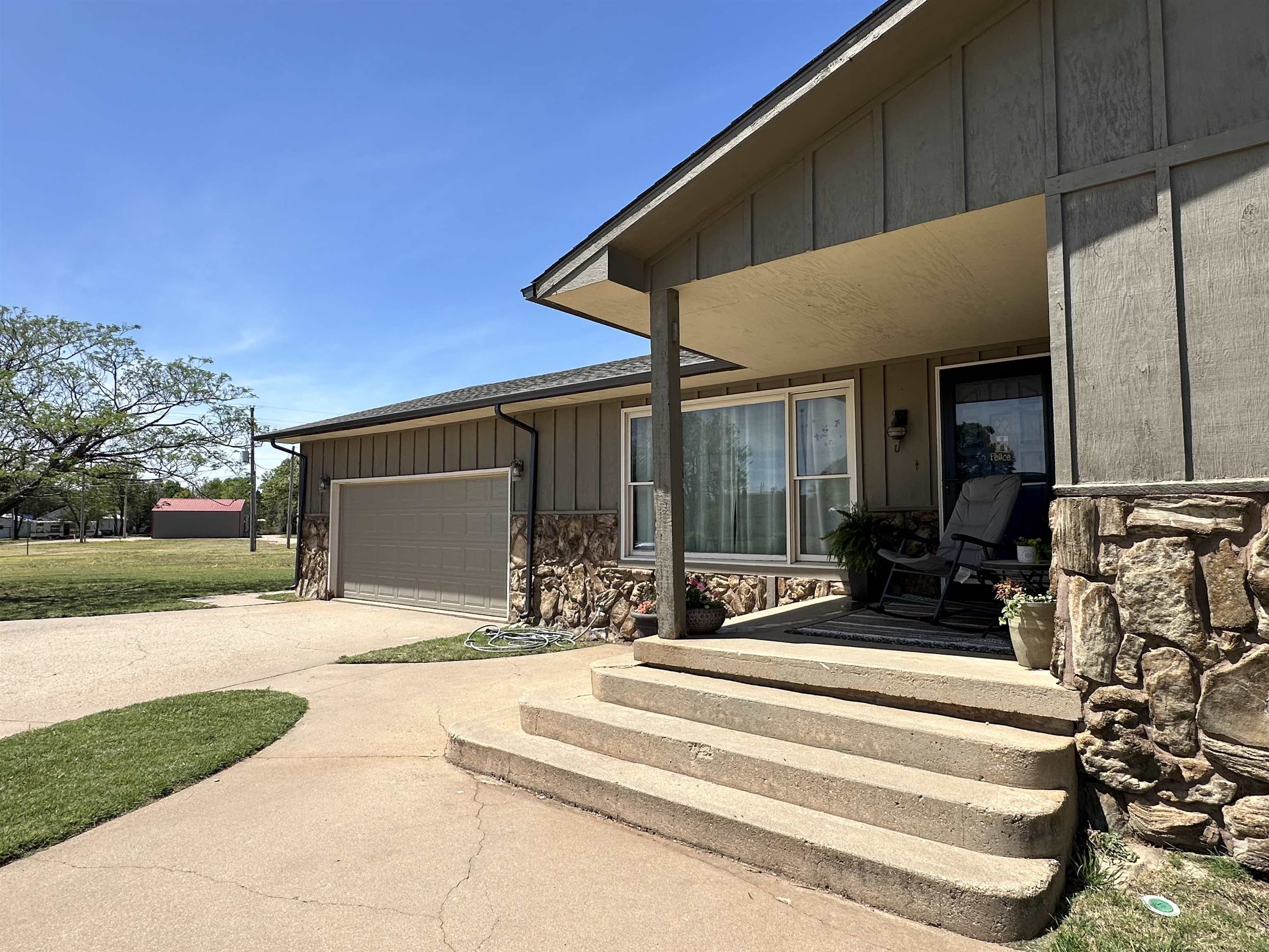 2 Crown Cir Property Photo 4