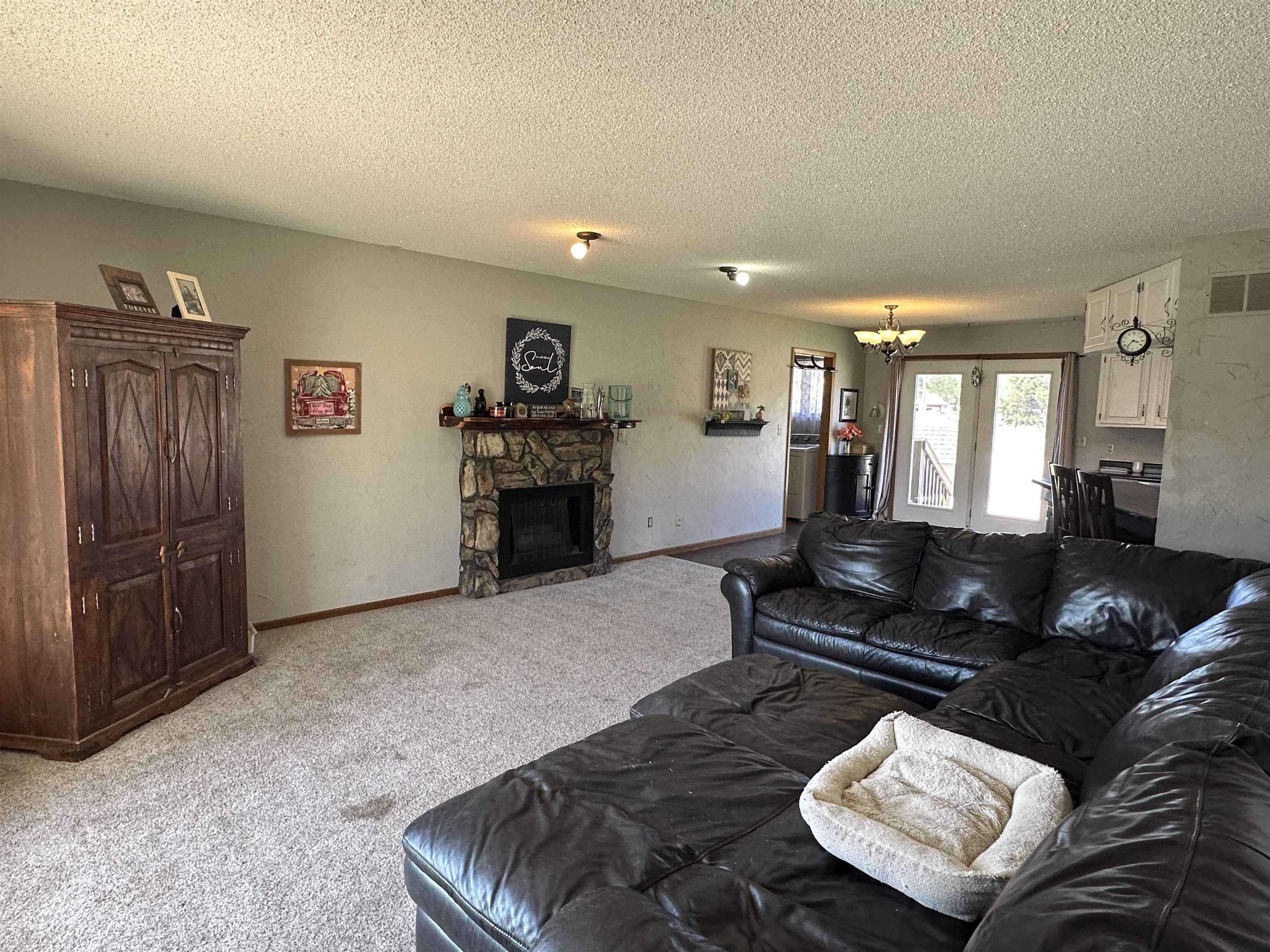 2 Crown Cir Property Photo 5