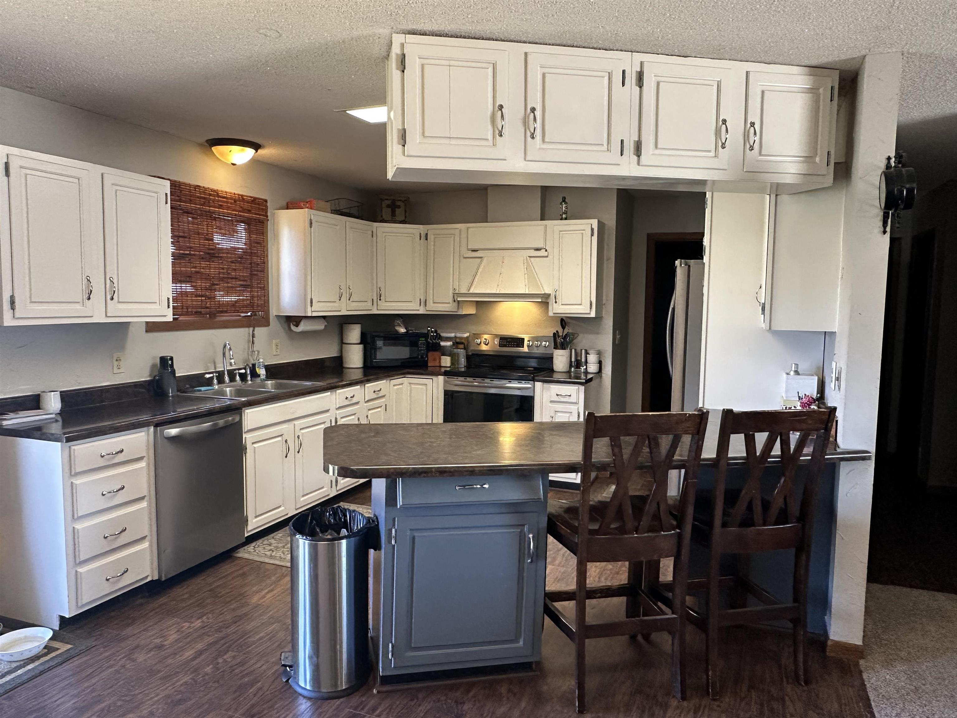 2 Crown Cir Property Photo 10