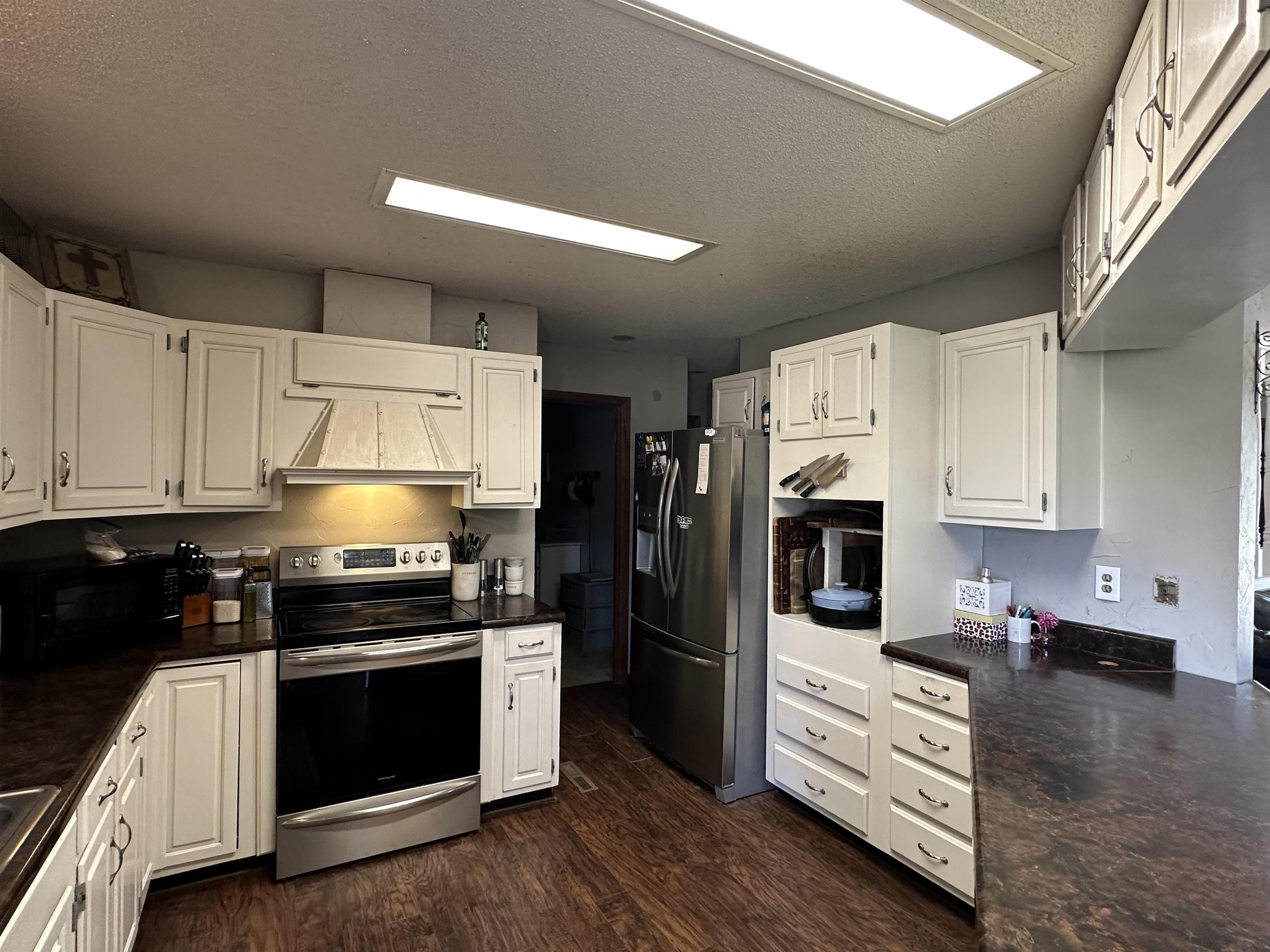 2 Crown Cir Property Photo 11
