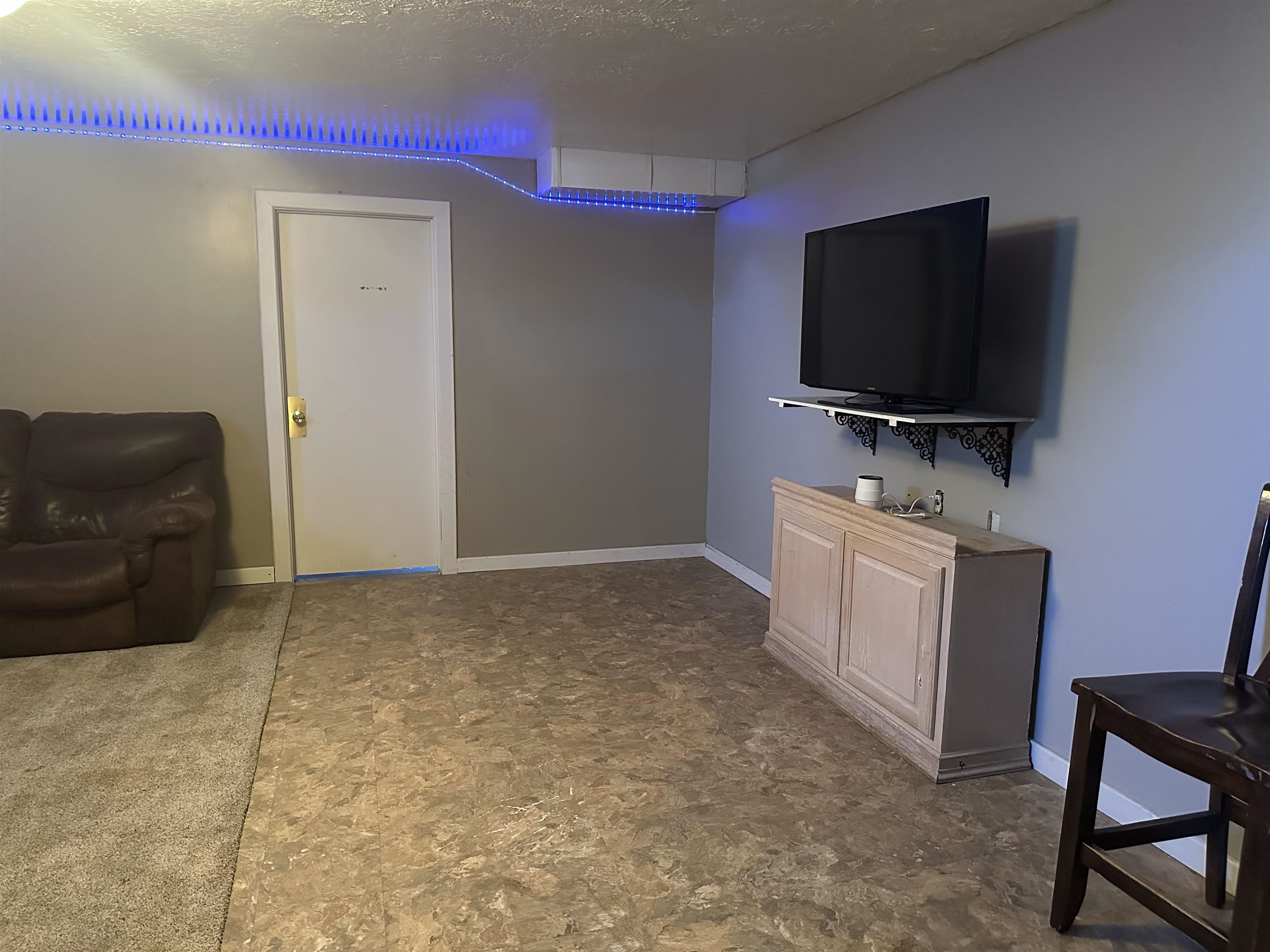 2 Crown Cir Property Photo 23