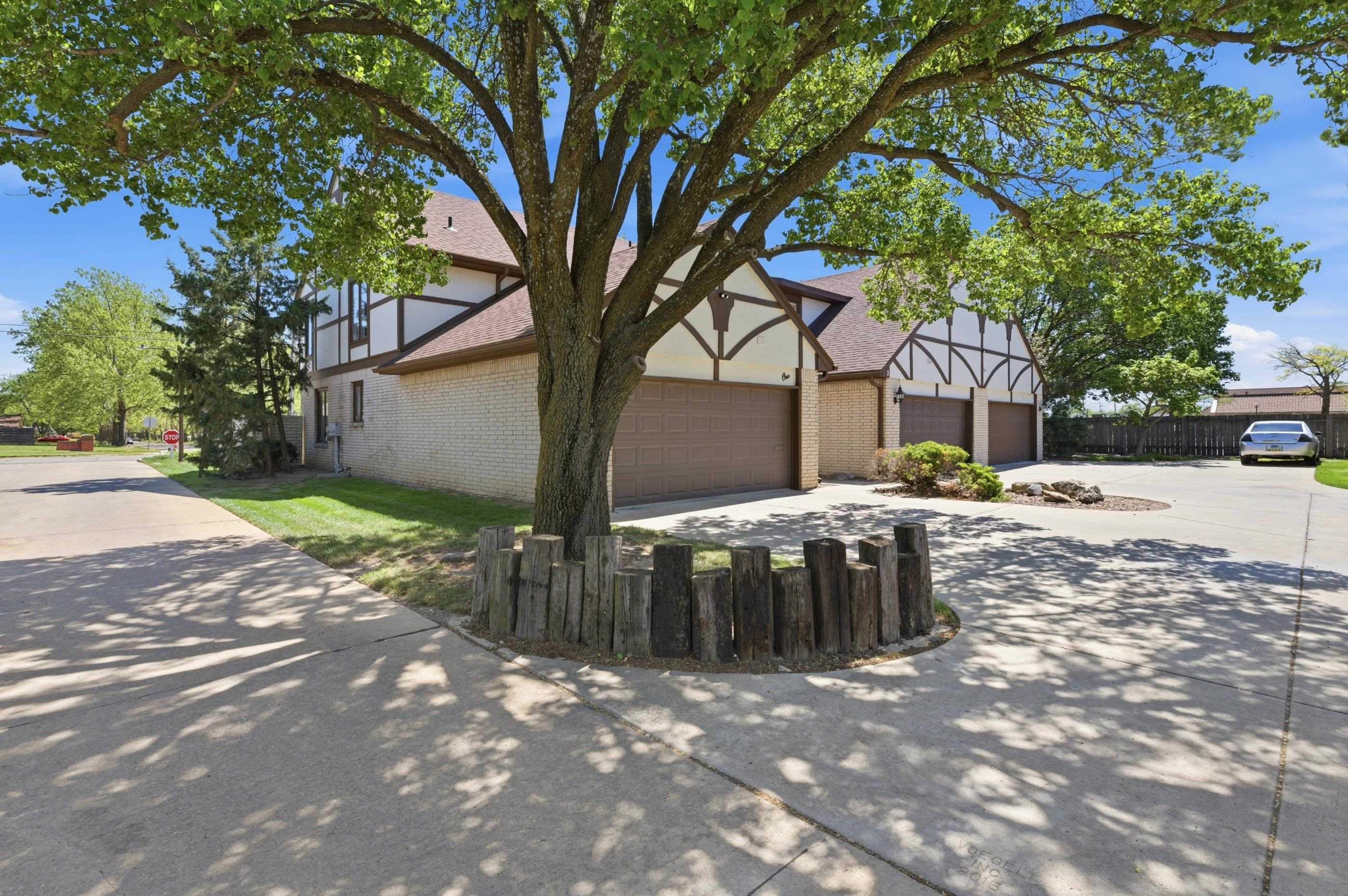 641 N Woodlawn #1 Property Photo 4
