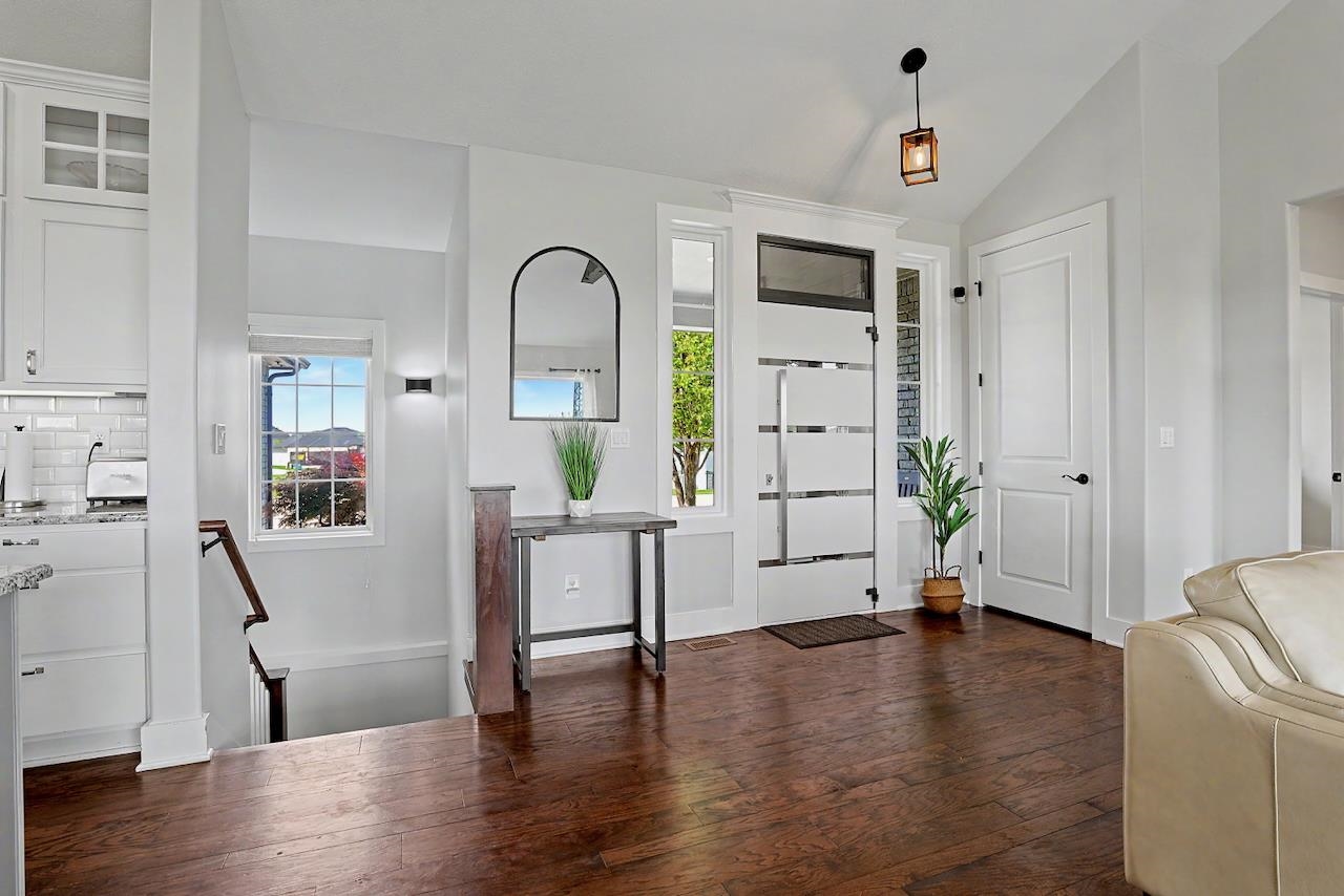 4617 W Emerald Bay St. Property Photo 3