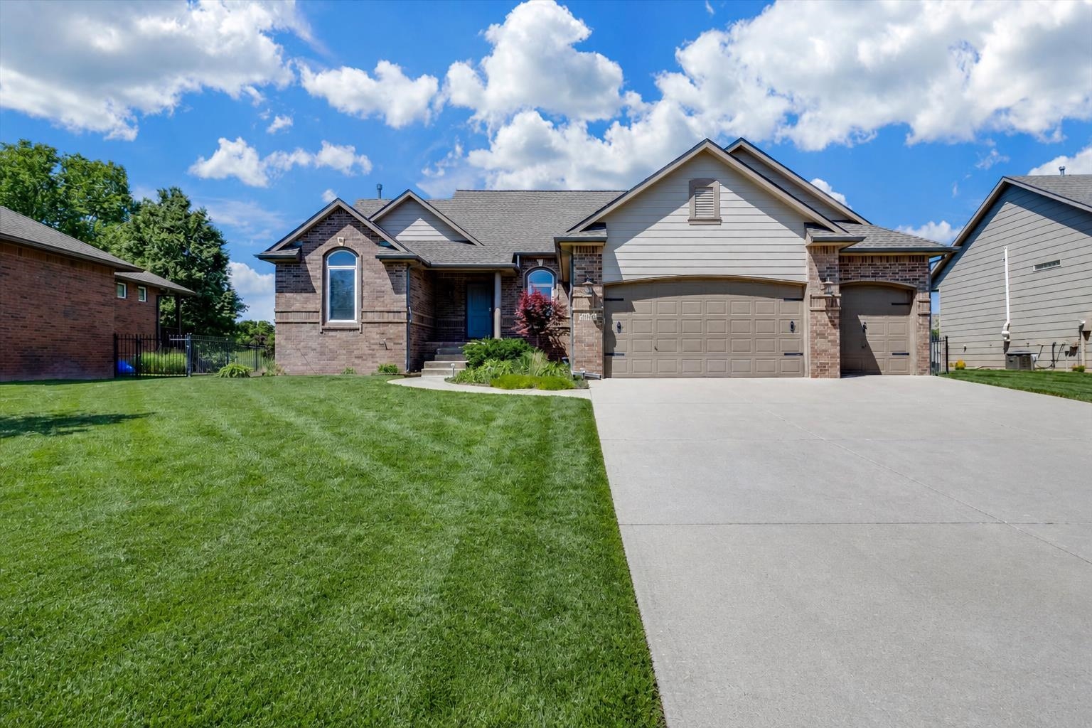 10022 W Westlakes Ct. Property Photo 1