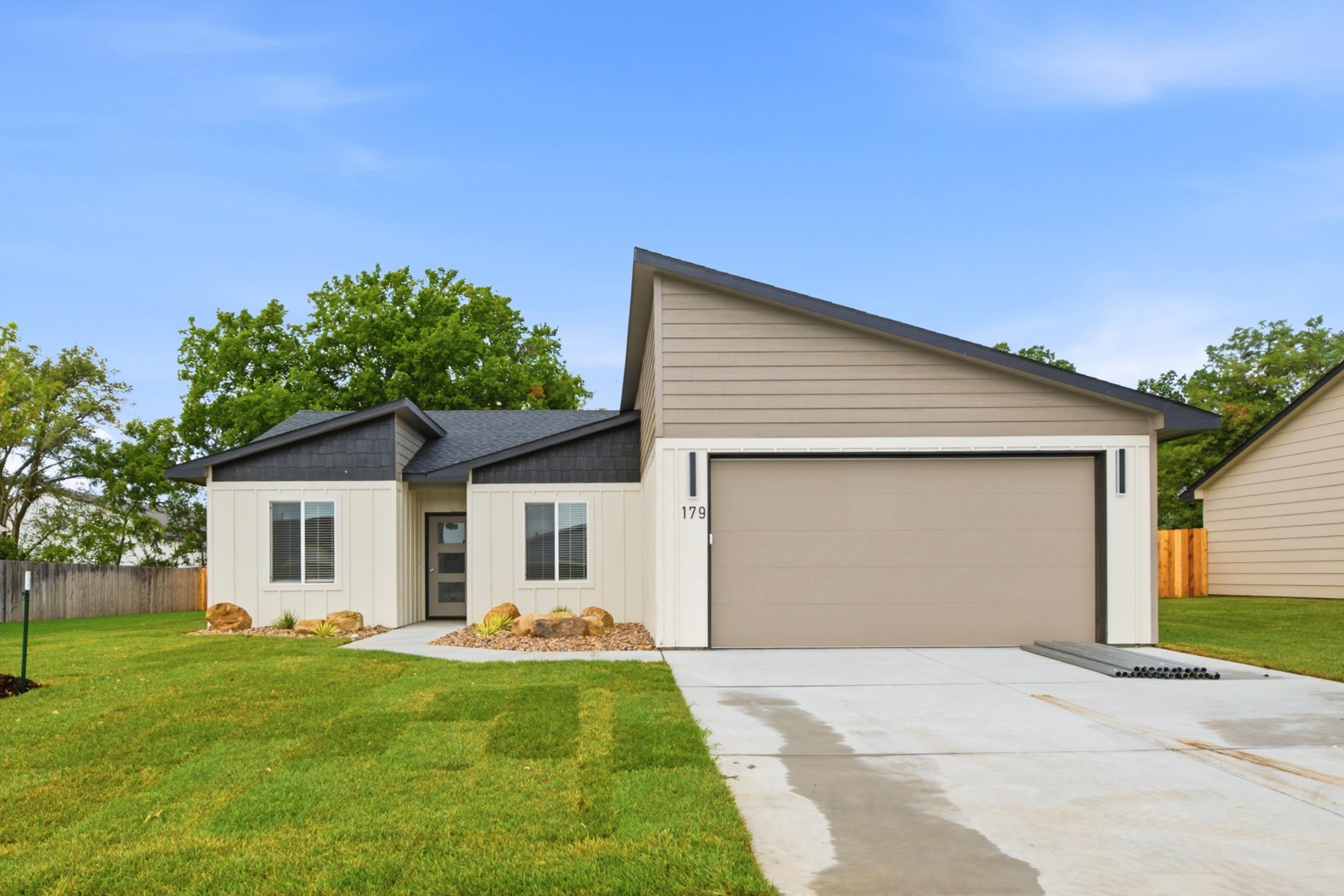 179 Tomahawk Property Photo 1