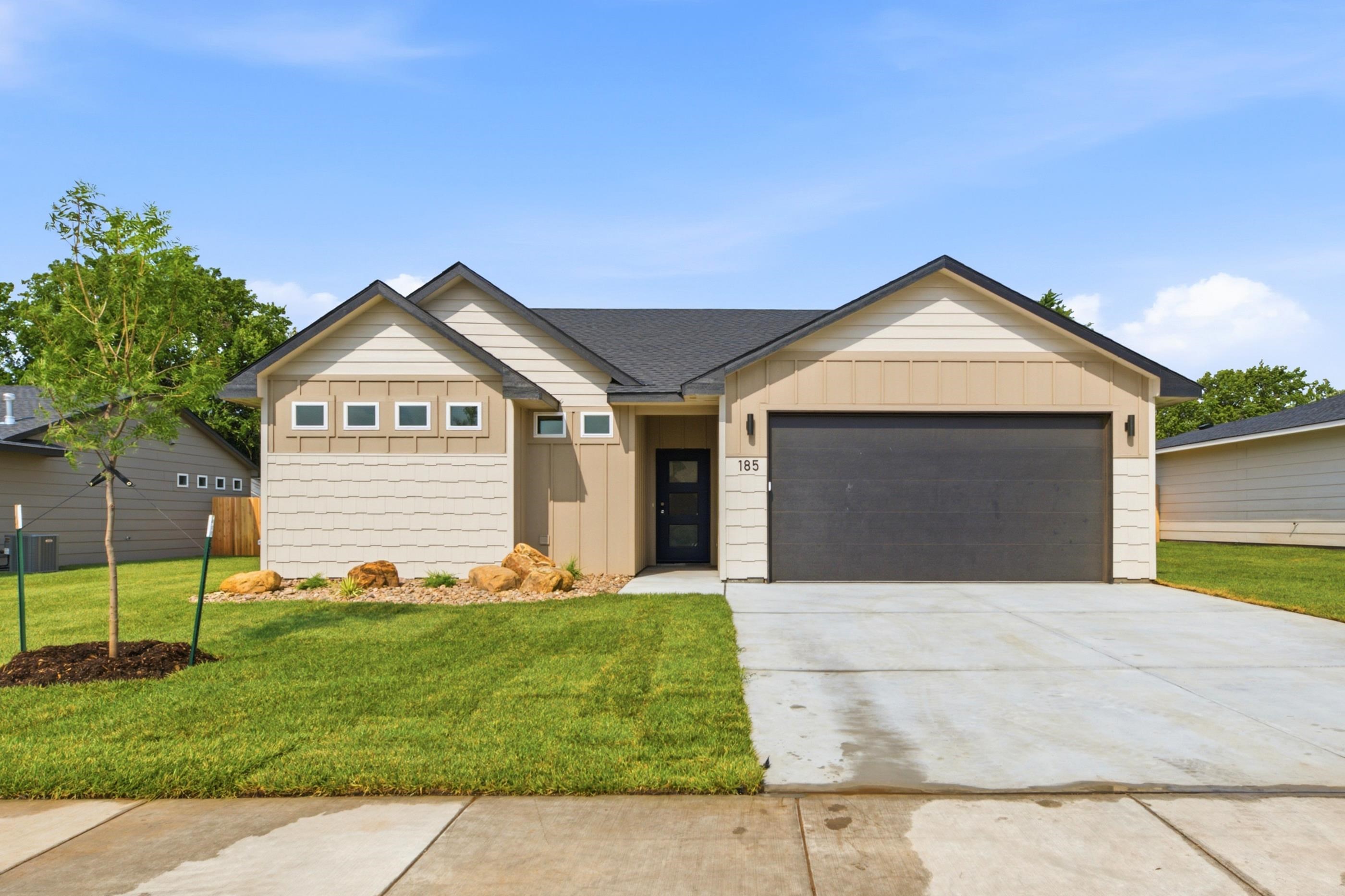 185 Tomahawk Property Photo 1