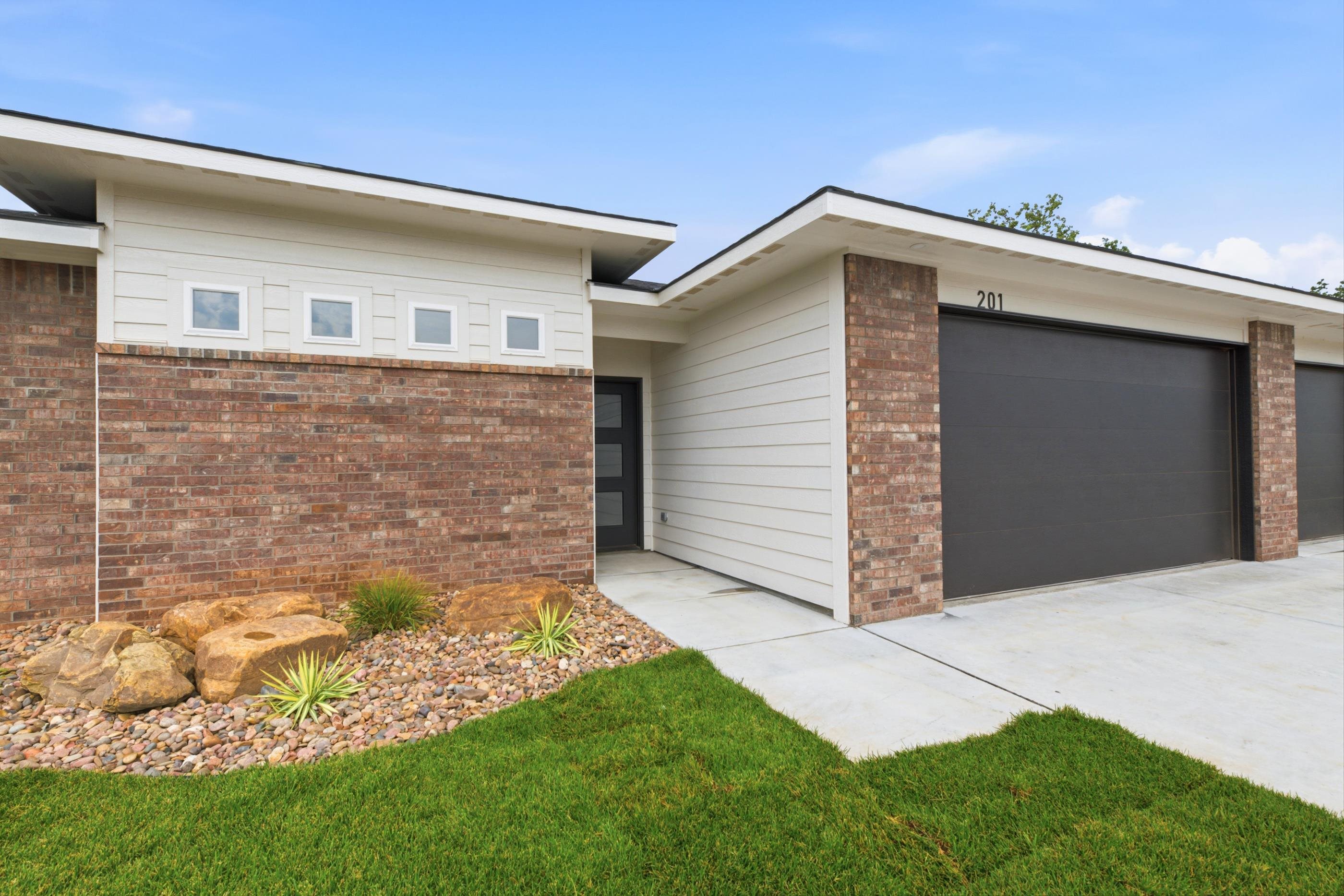 201 Tomahawk Property Photo 1
