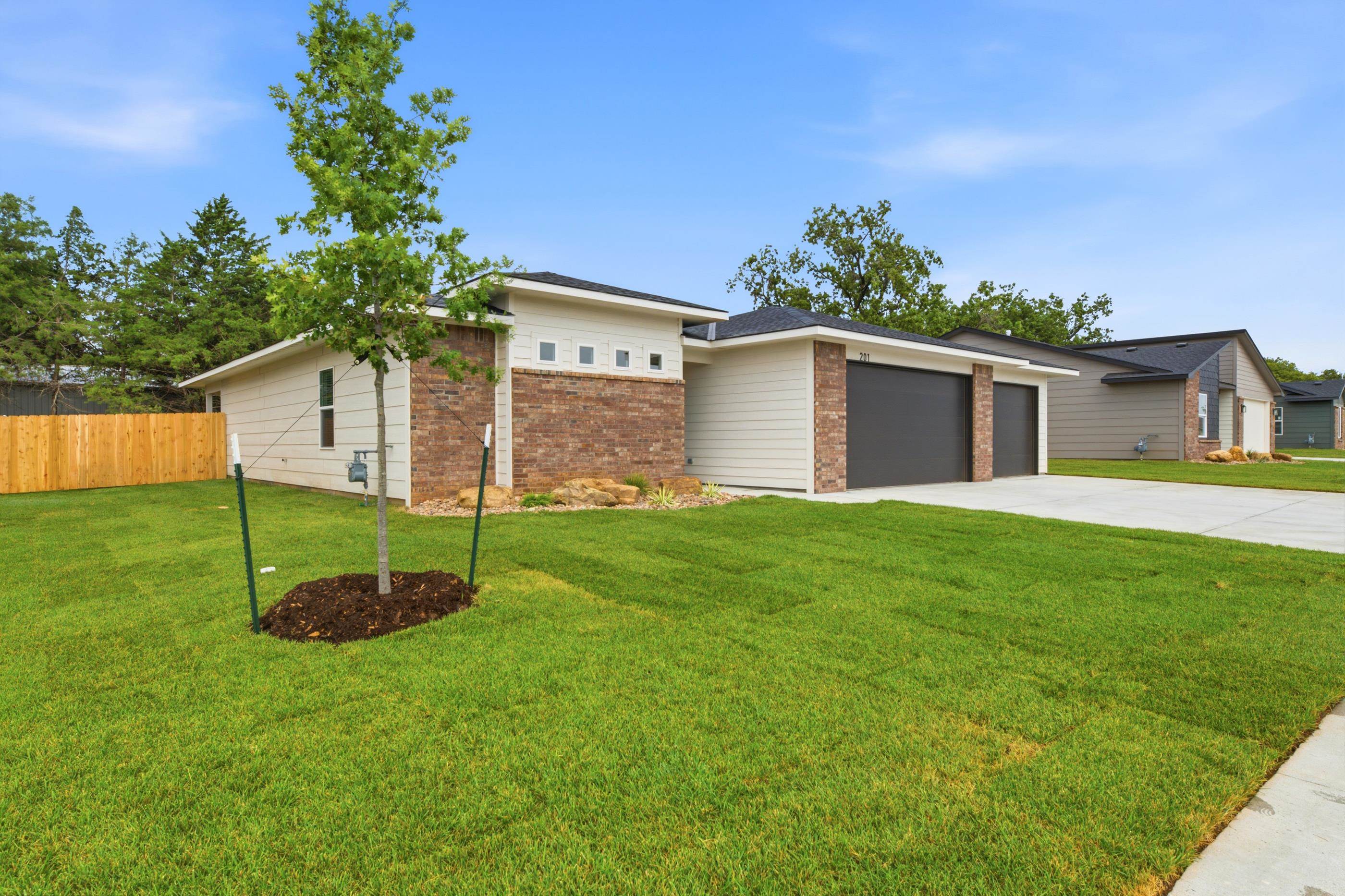 201 Tomahawk Property Photo 2