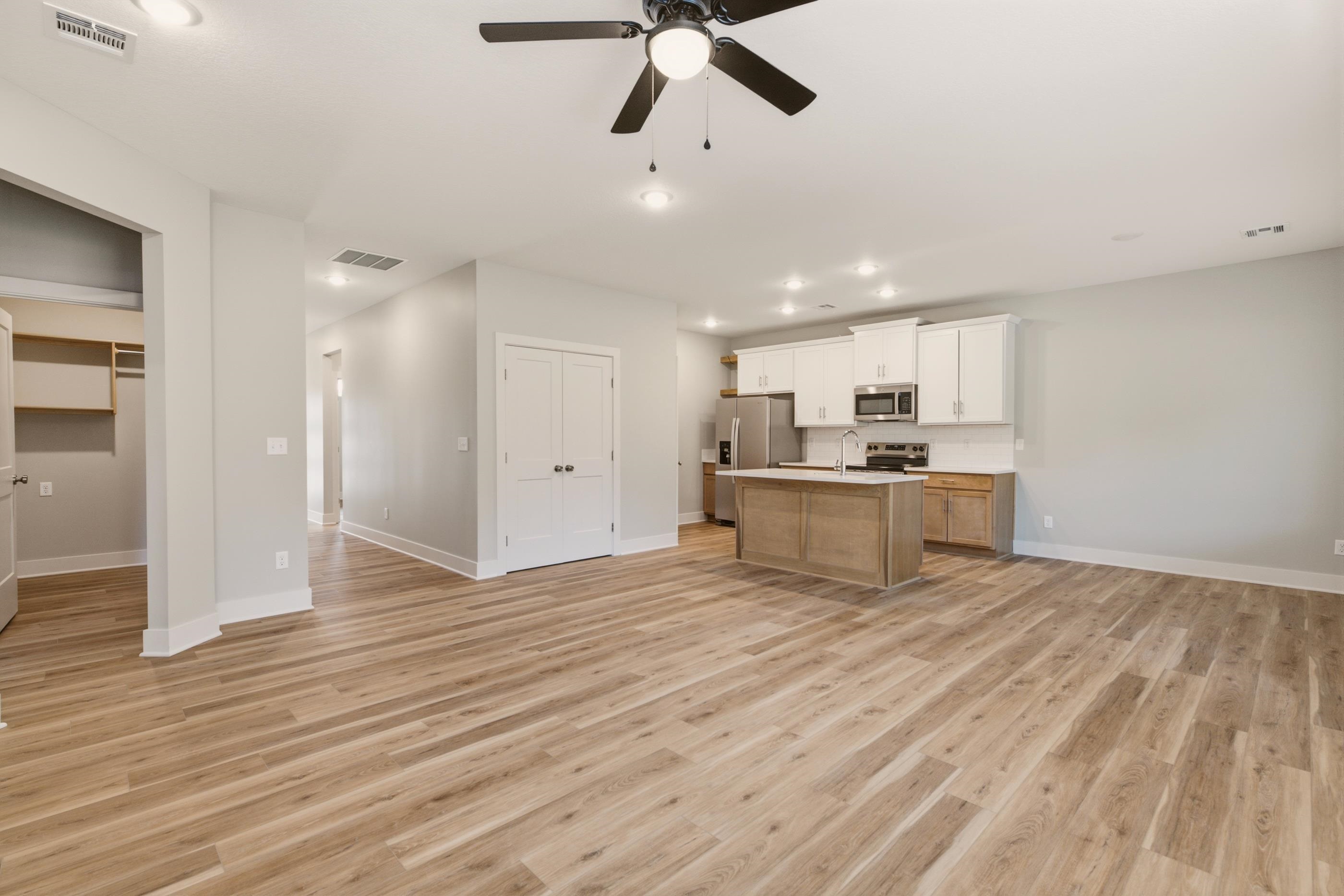 201 Tomahawk Property Photo 6