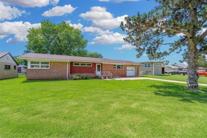 606 N Kansas Ave Property Photo 2