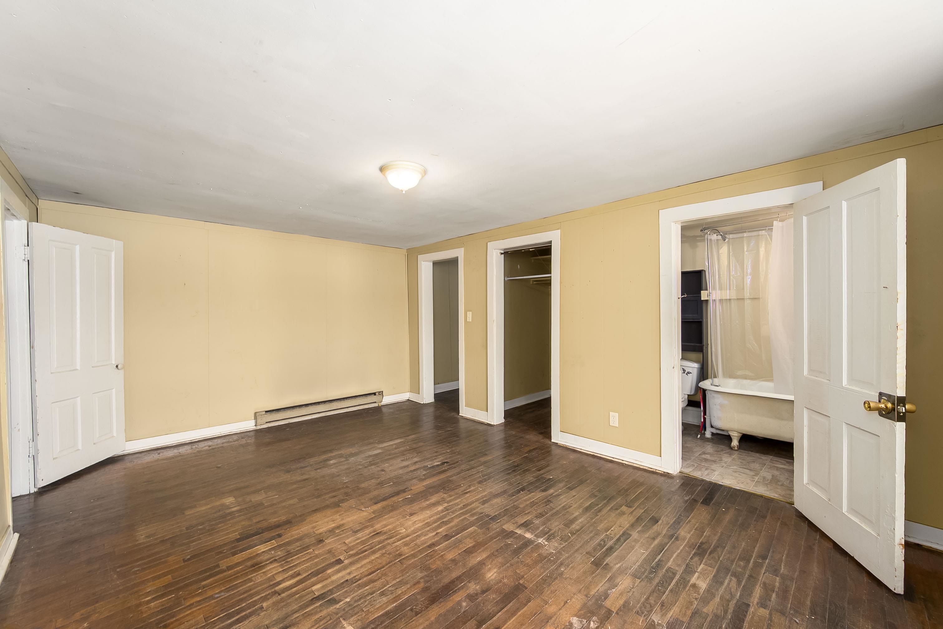 914 N High St Property Photo 5