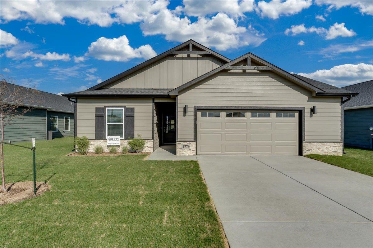 1779 W Redbud Lane Property Photo 1