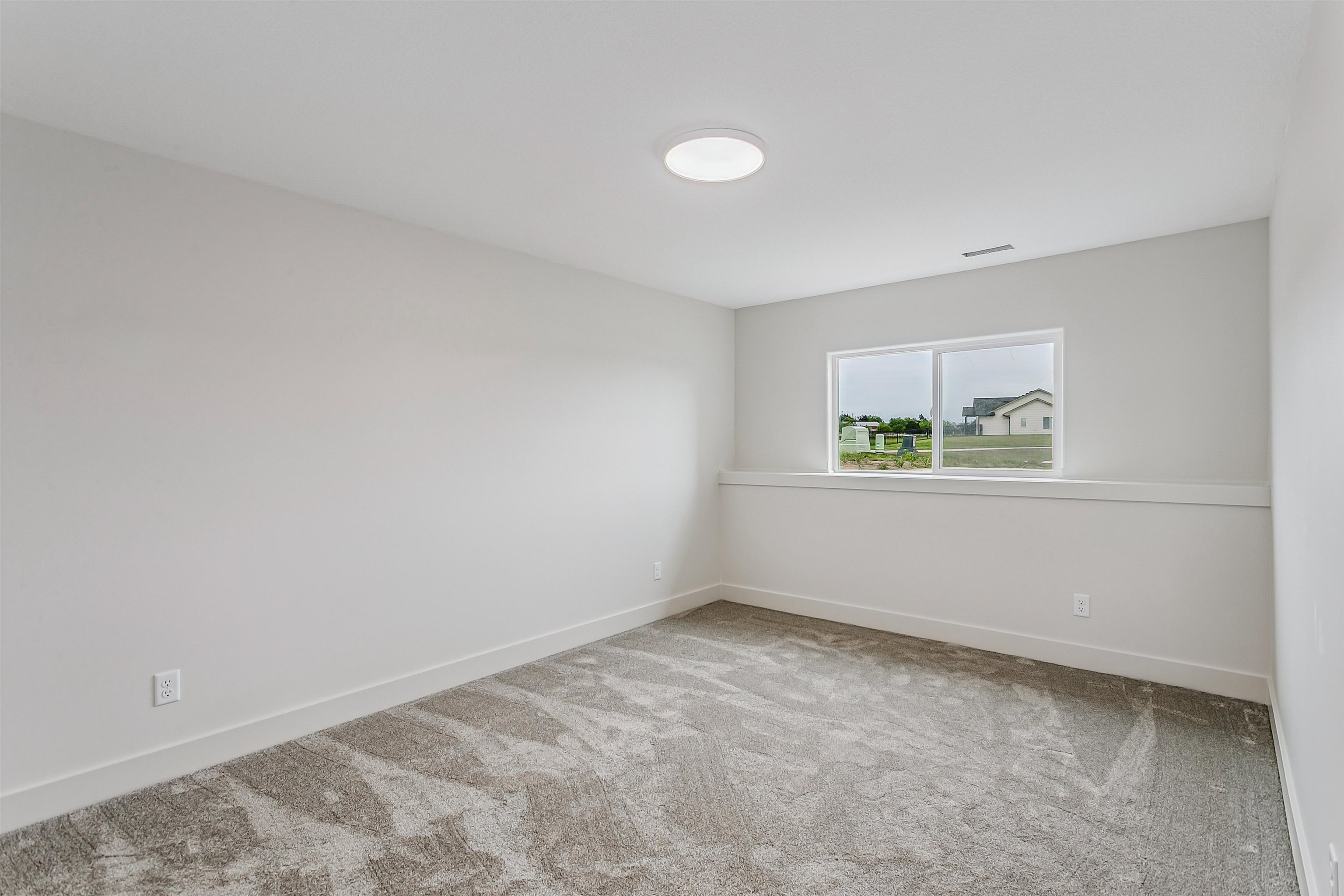 1113 W Trek Cir Property Photo 3