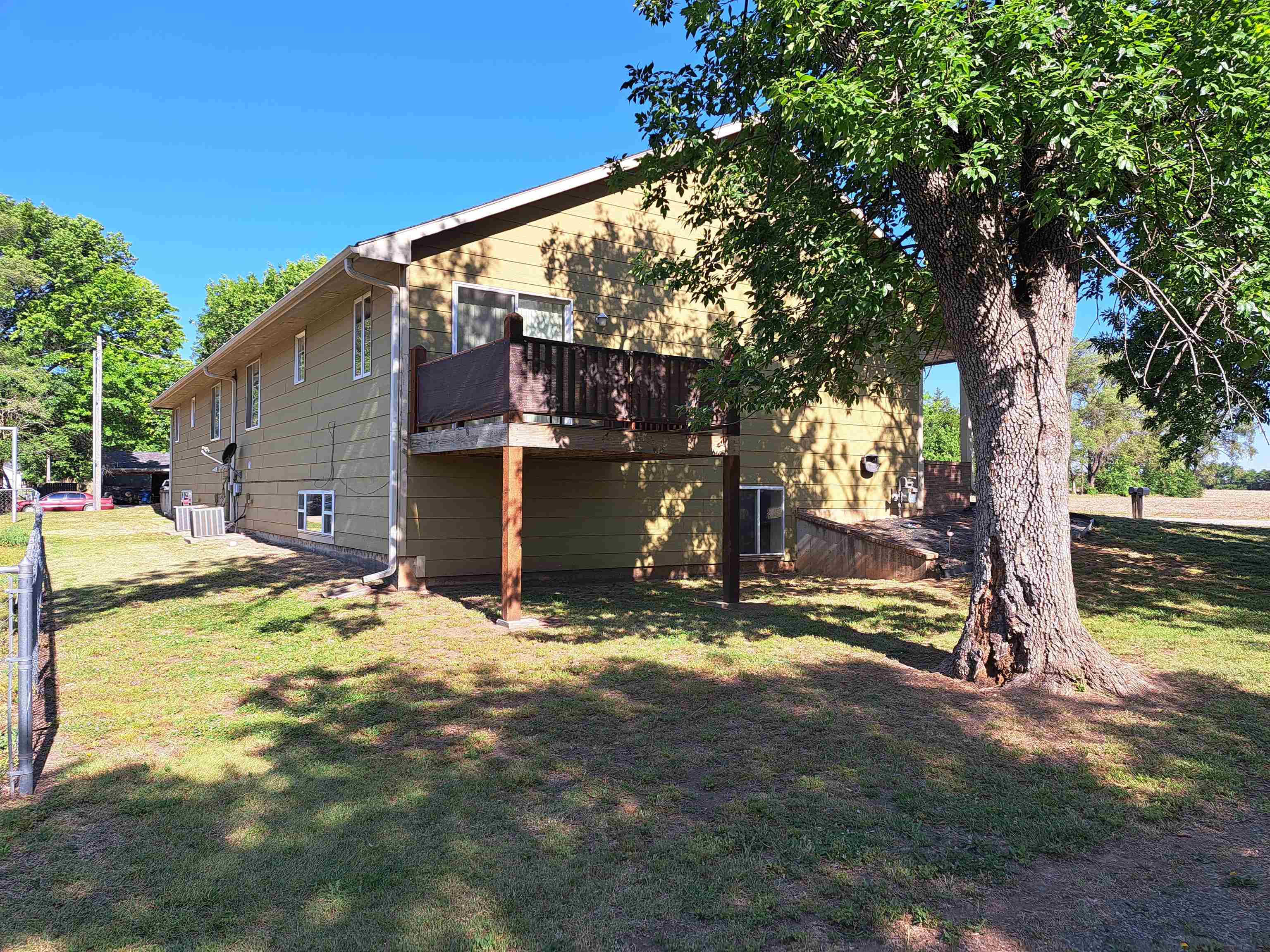 235 W Wood Ave Property Photo 3