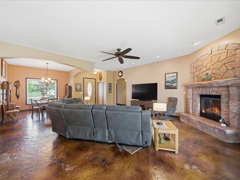 601 Stone Lake Circle Property Photo 7