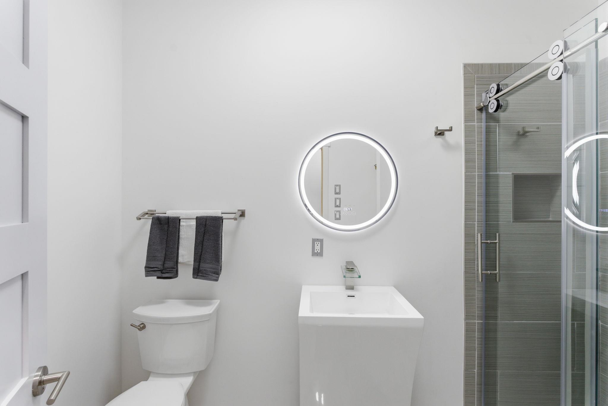 1546 W 10th Ave Property Photo 18