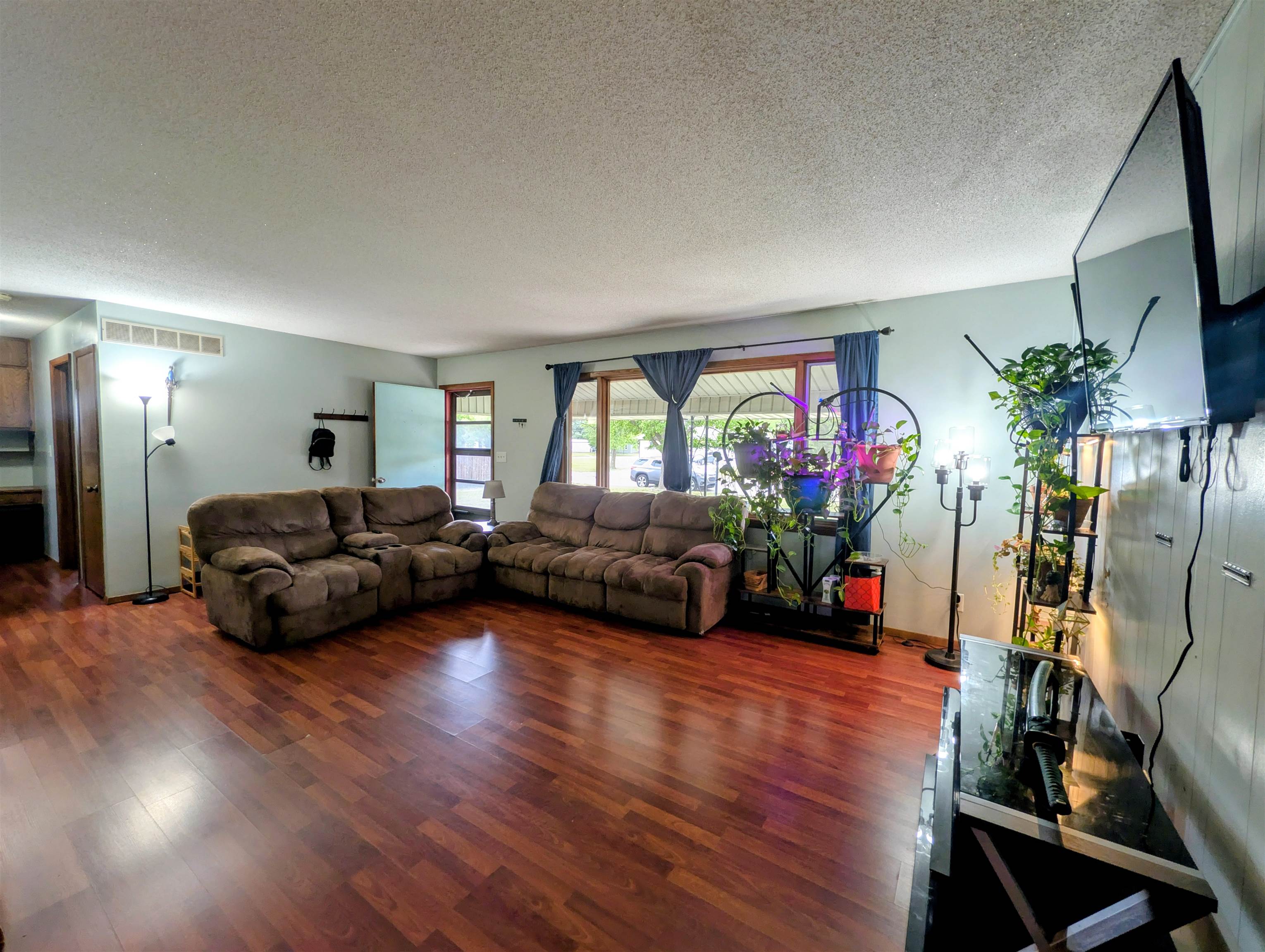 214 N Sedgwick Property Photo 4