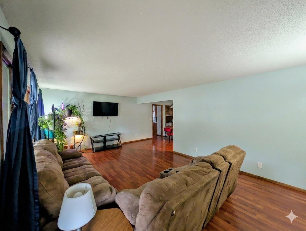 214 N Sedgwick Property Photo 5