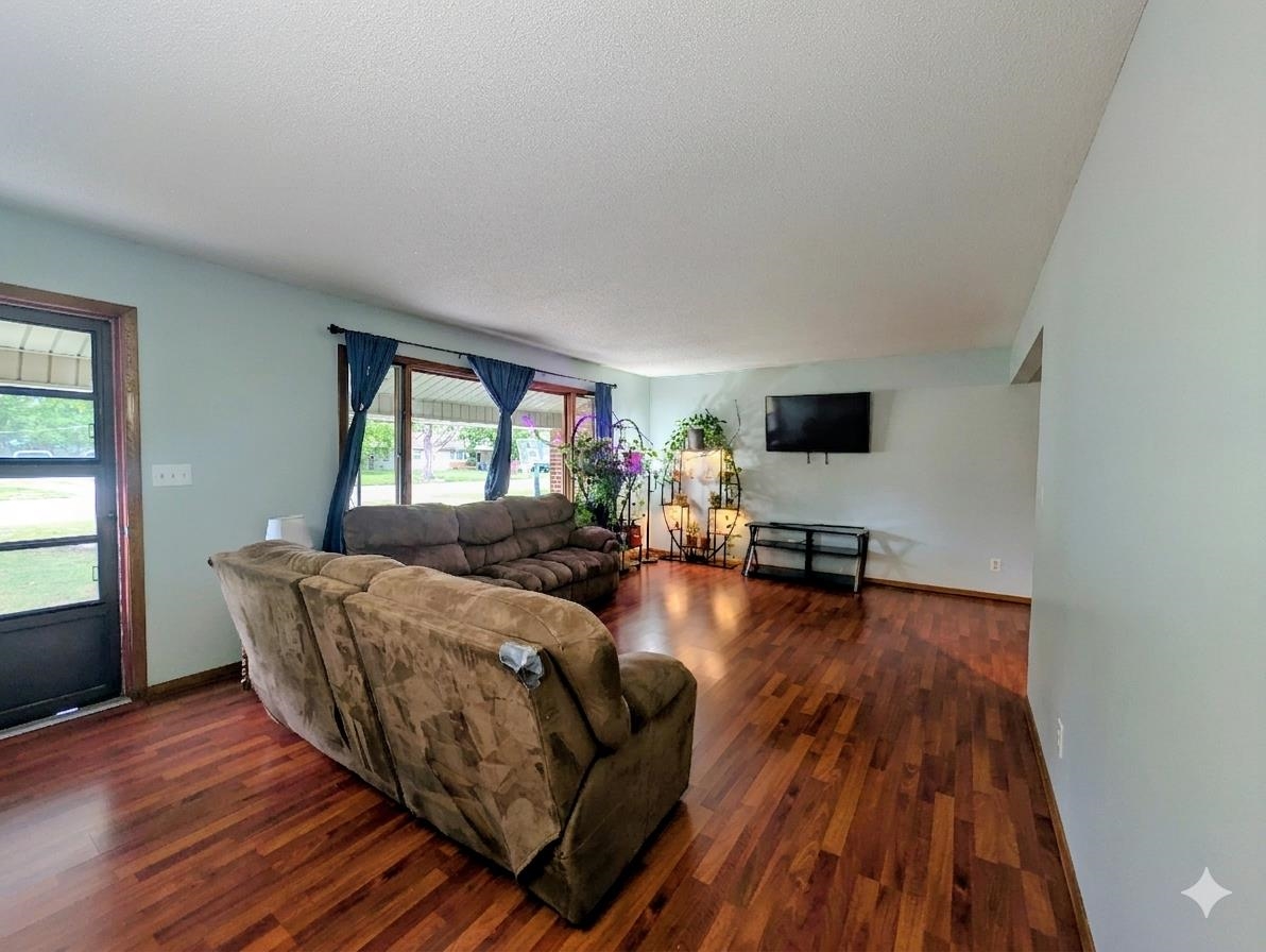 214 N Sedgwick Property Photo 6