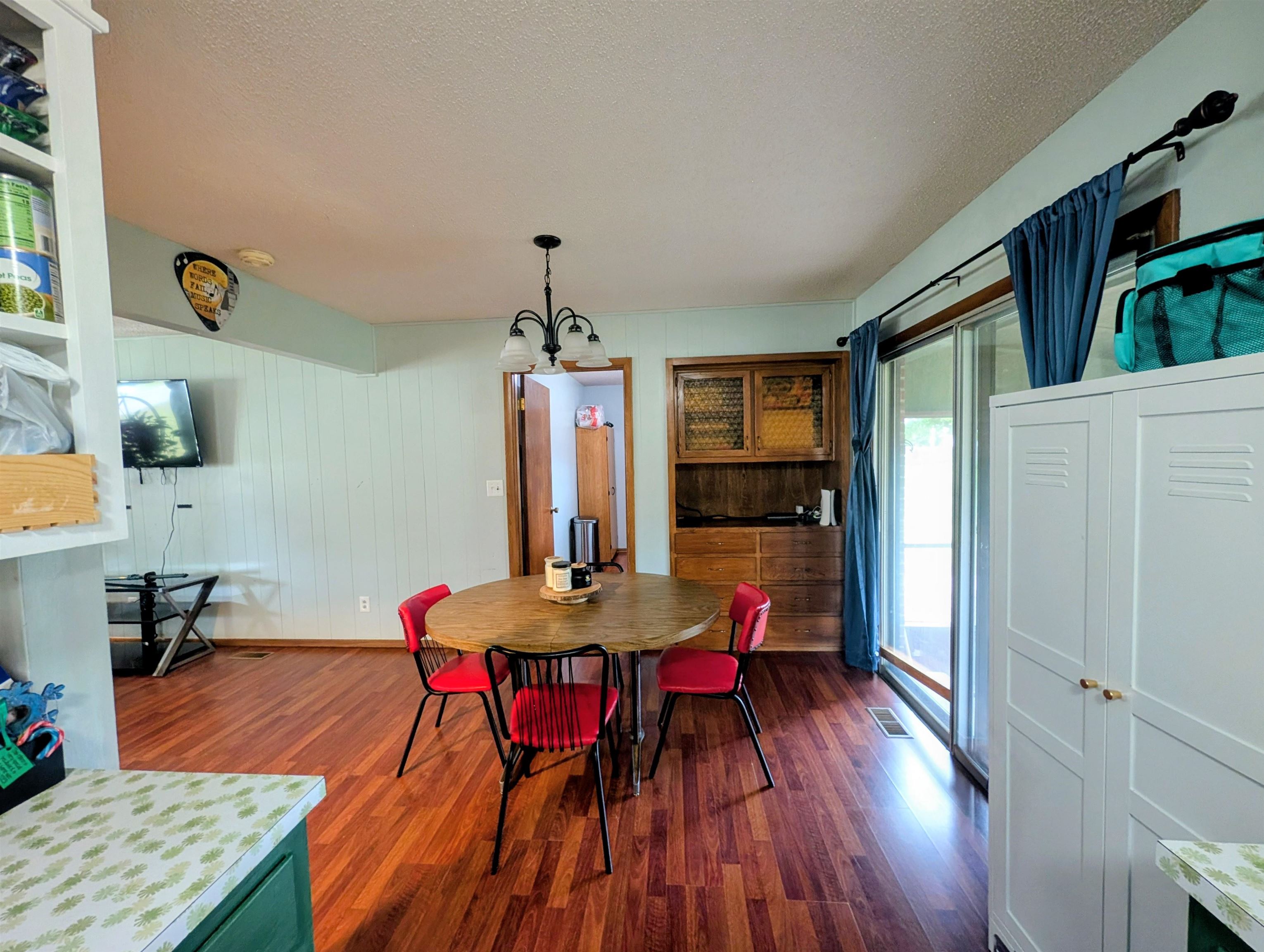 214 N Sedgwick Property Photo 8