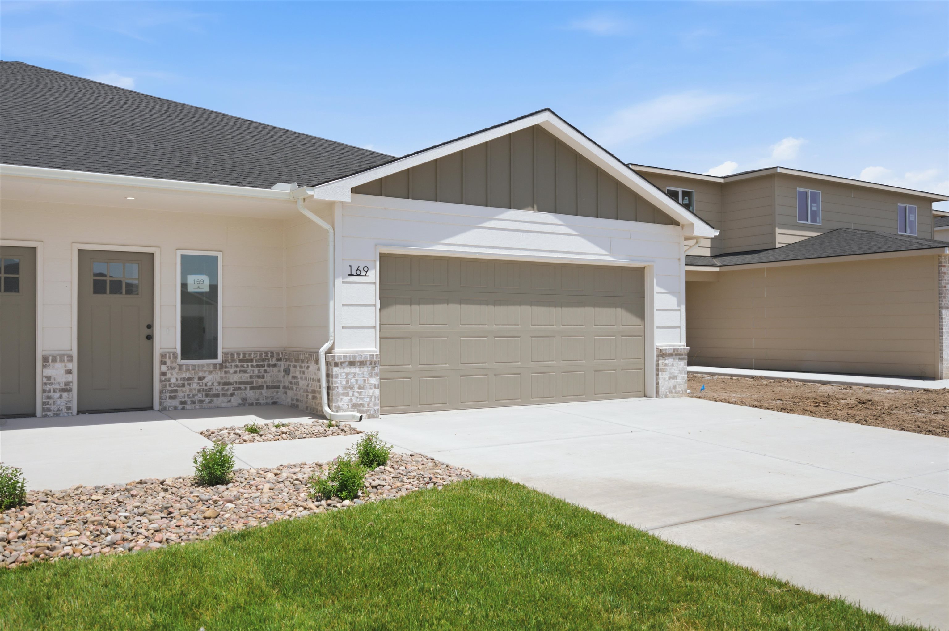 119-121 N Mendocino Ct Property Photo 4