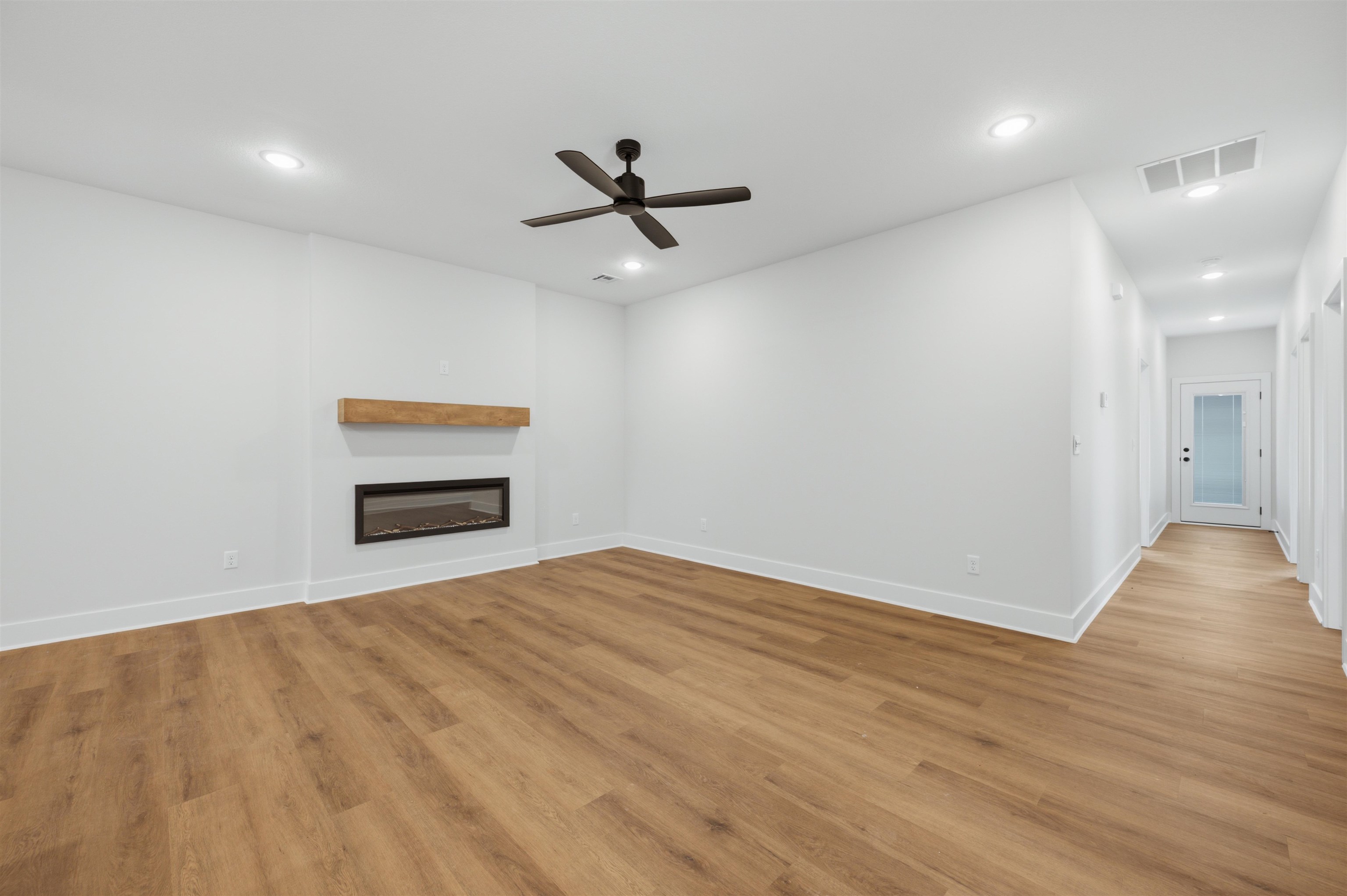 119-121 N Mendocino Ct Property Photo 10