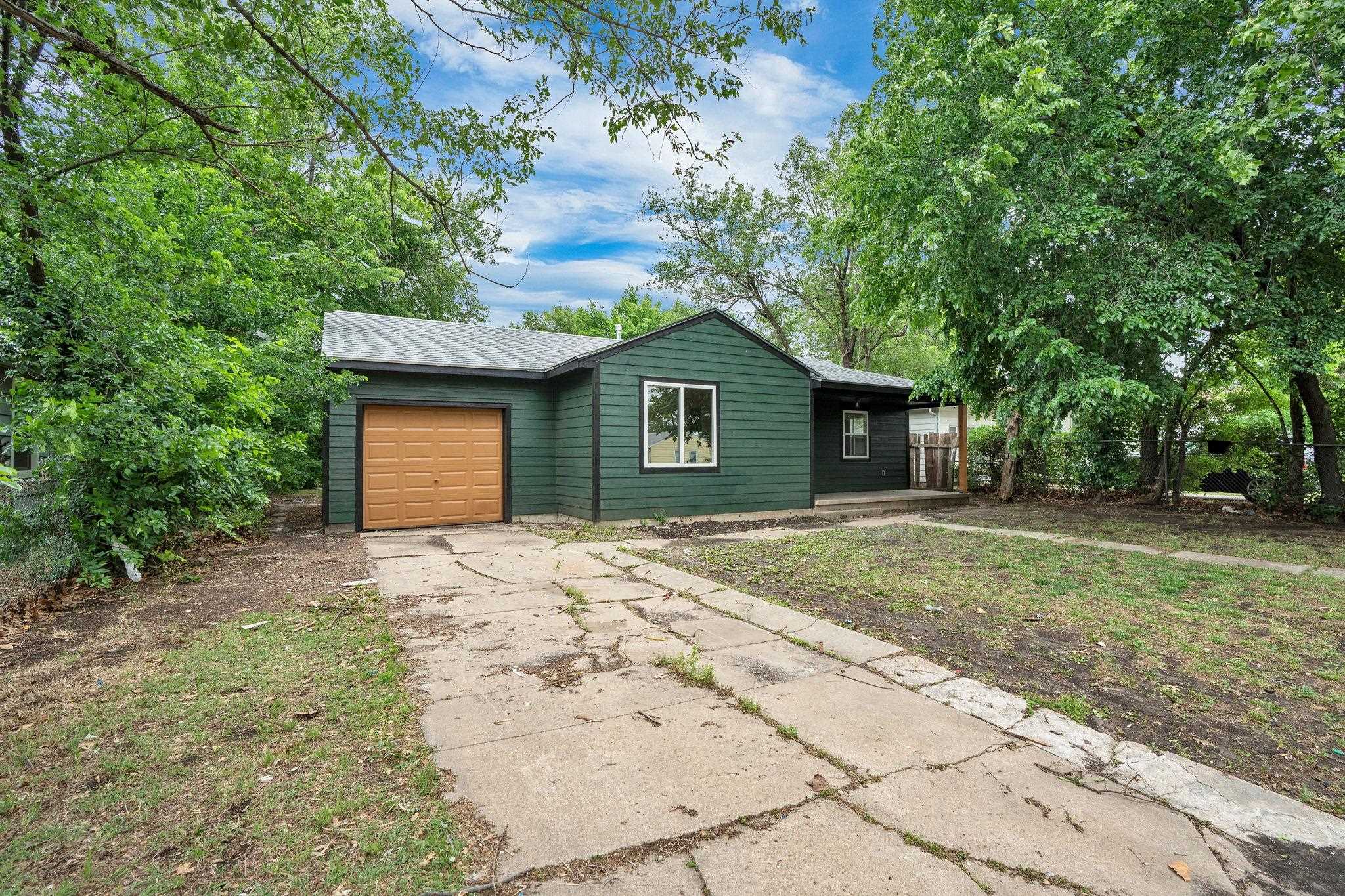 2612 N Green Property Photo 2