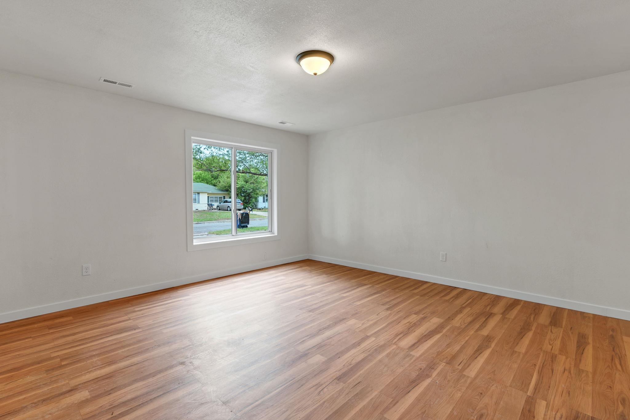 2612 N Green Property Photo 9