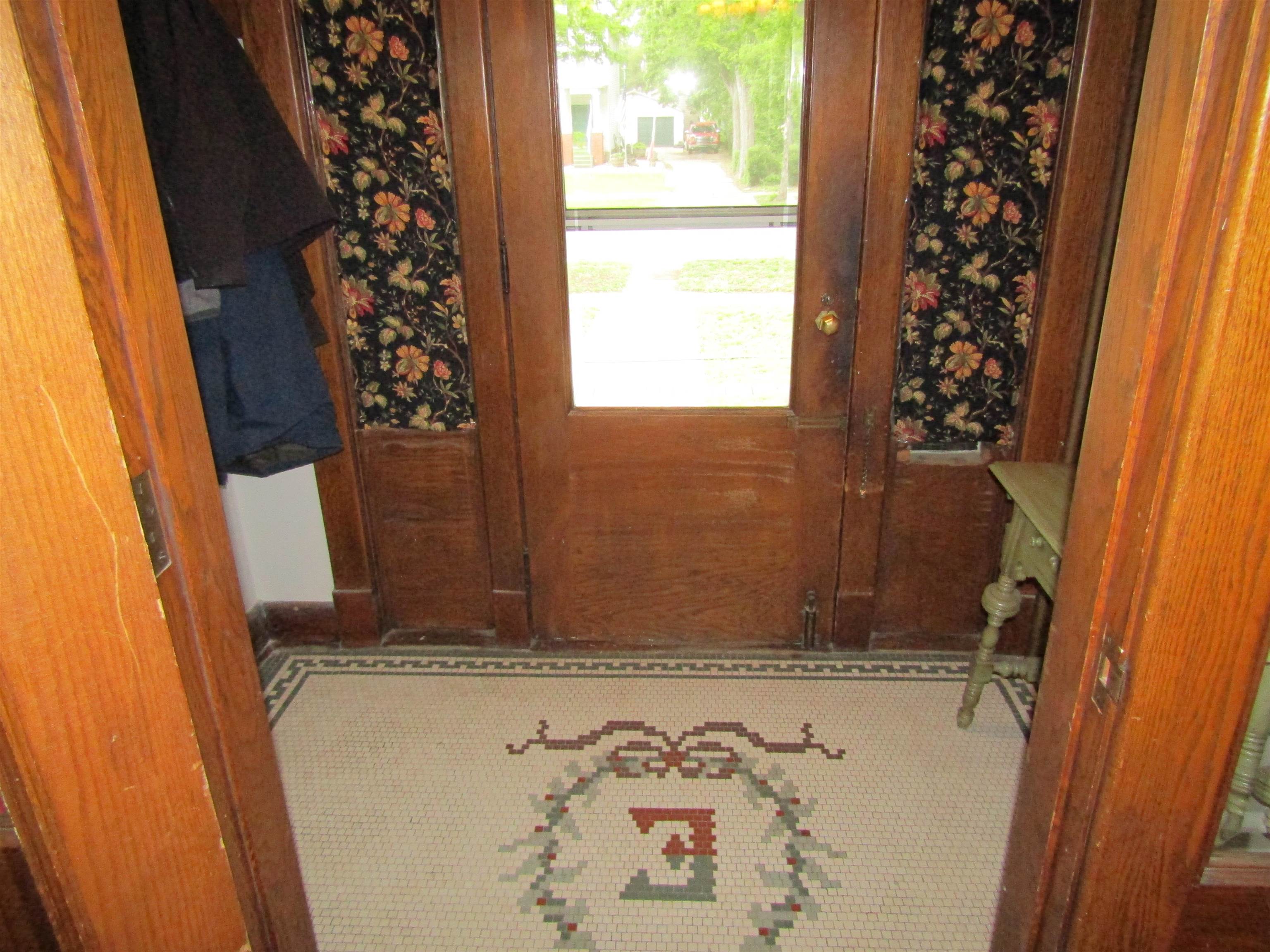 129 S 10th St. Property Photo 8
