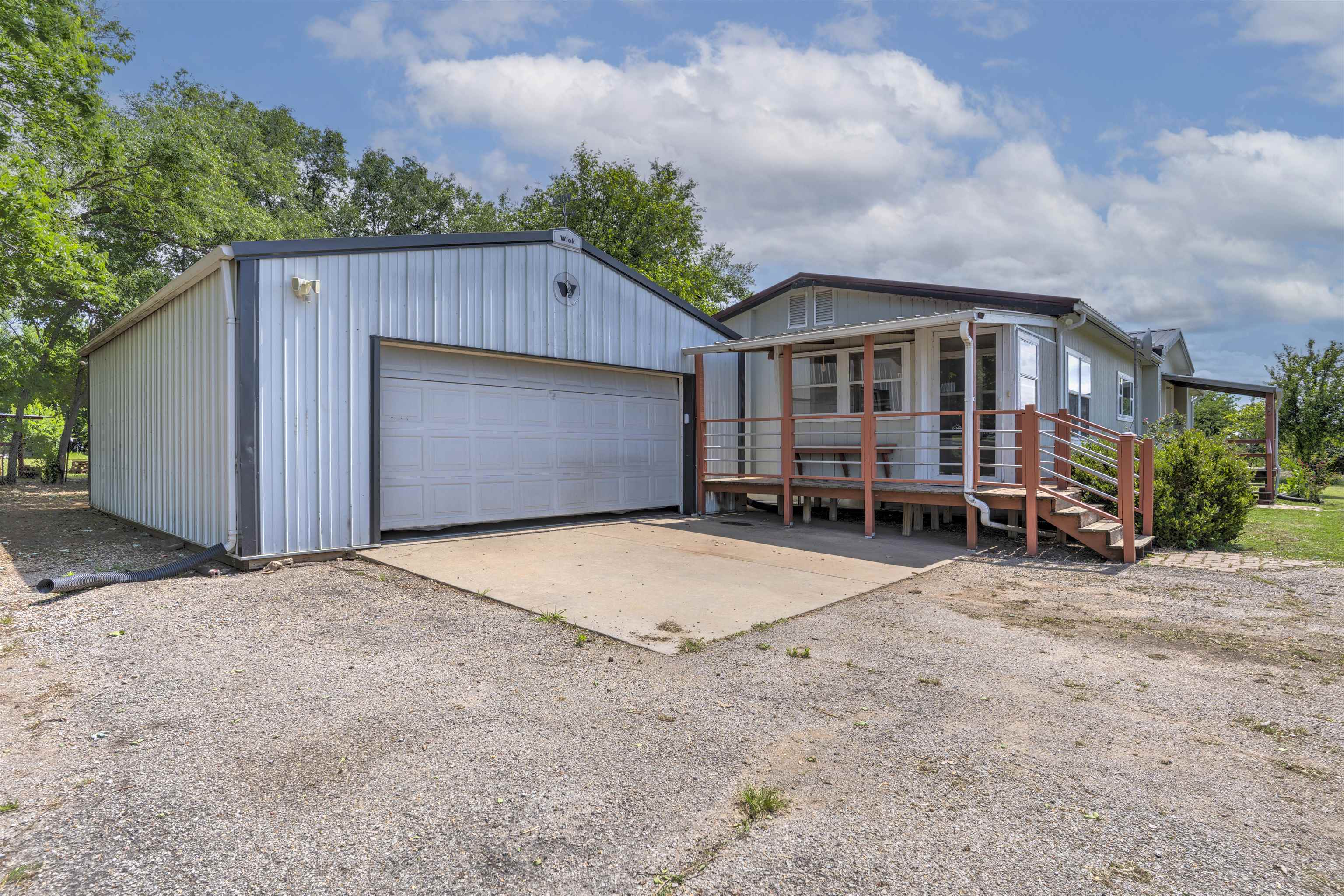 33017 77th Rd. Property Photo 4