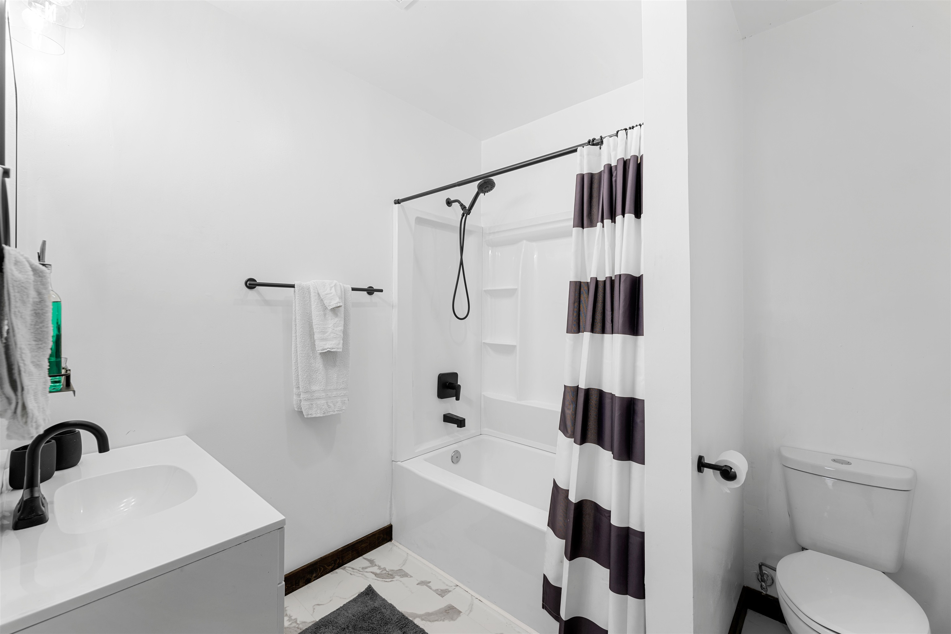 2254 N 160th Property Photo 10