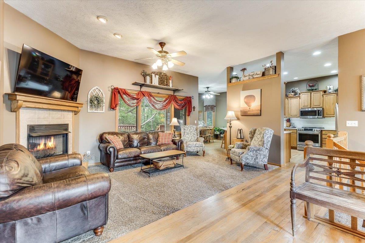 521 E Whispering Meadows Property Photo 3