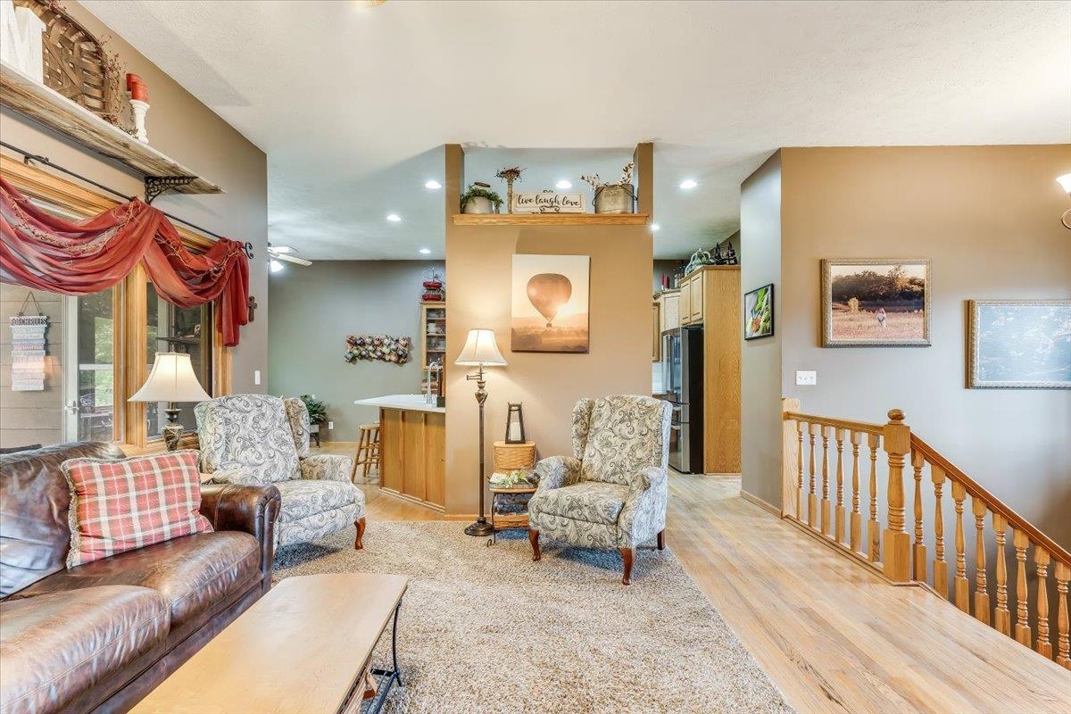 521 E Whispering Meadows Property Photo 4