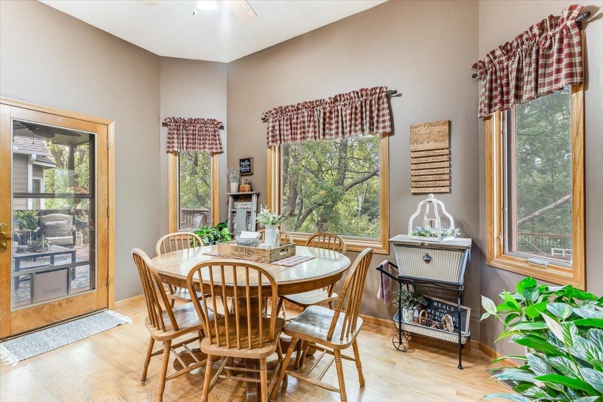521 E Whispering Meadows Property Photo 8