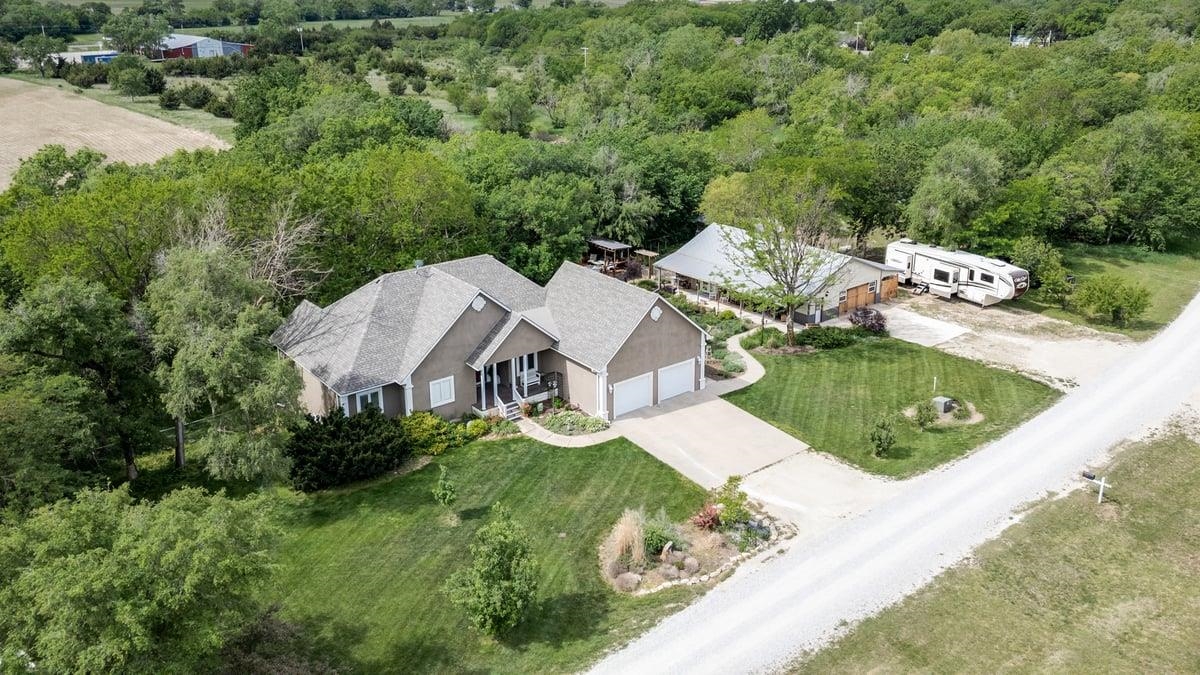 521 E Whispering Meadows Property Photo 35