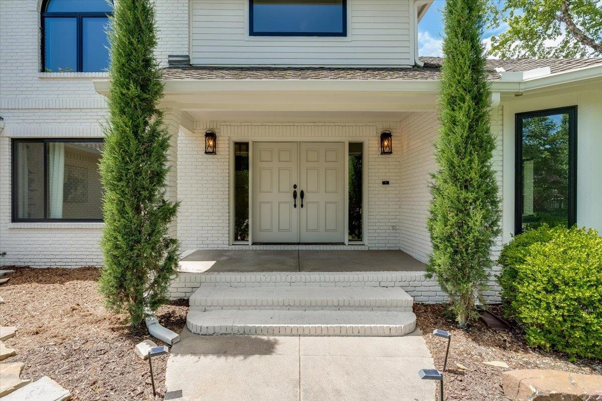 5 N Sandalwood St Property Photo 3
