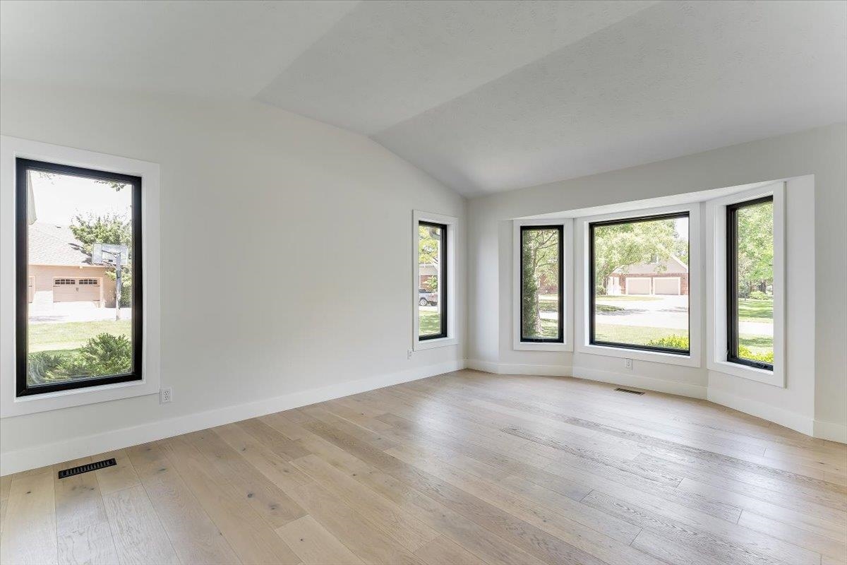 5 N Sandalwood St Property Photo 11