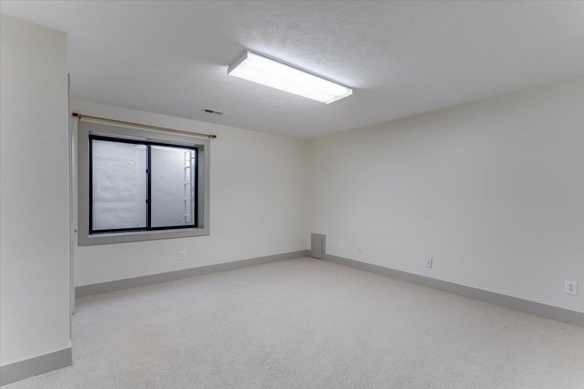 5 N Sandalwood St Property Photo 26