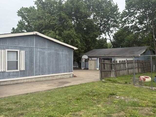 1509 W Ash Ave Property Photo 2