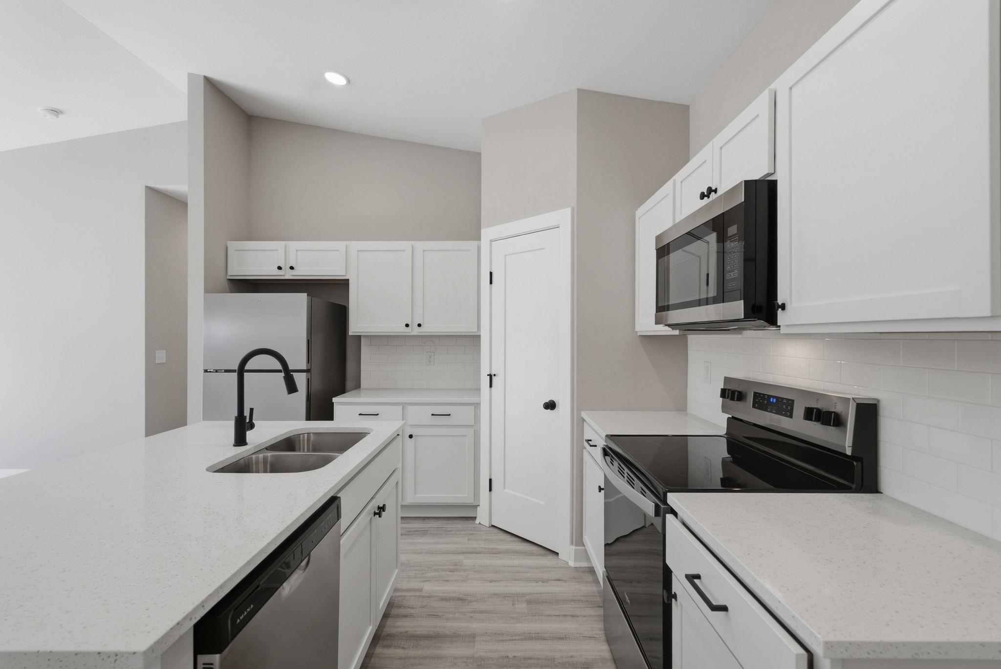 12827/12829 E Blake St. Property Photo 23