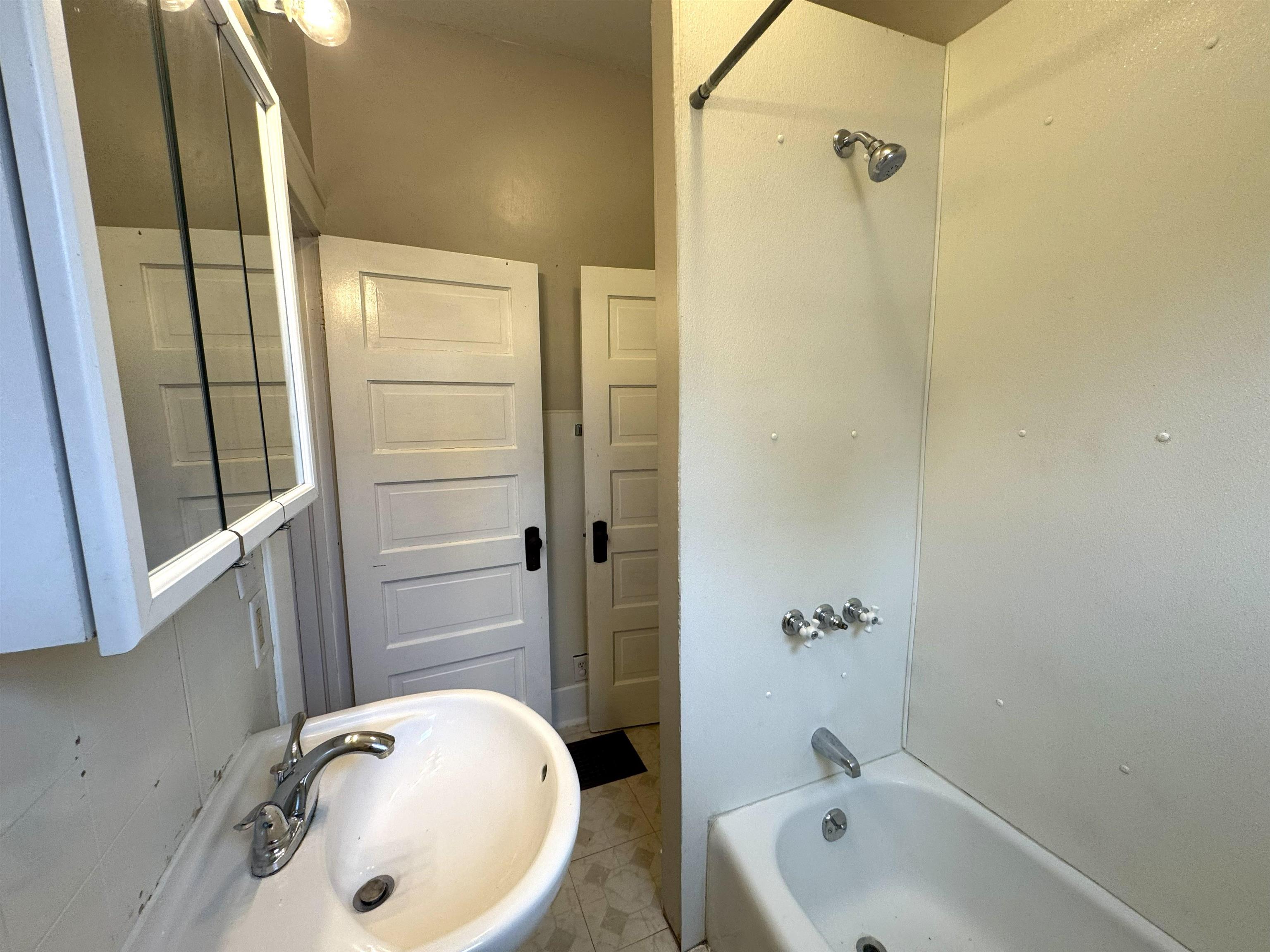 714 N Olive St Property Photo 9