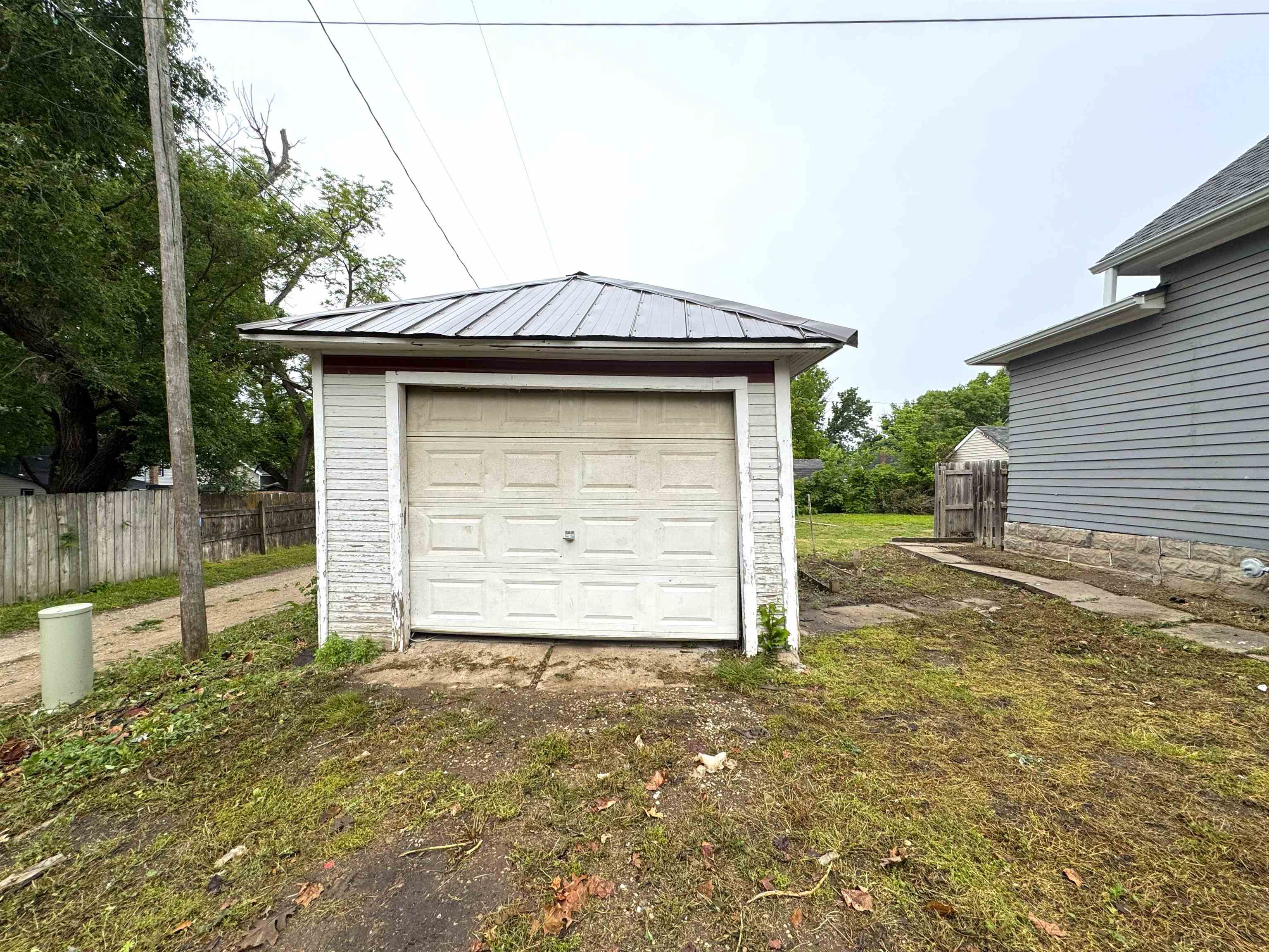 714 N Olive St Property Photo 24