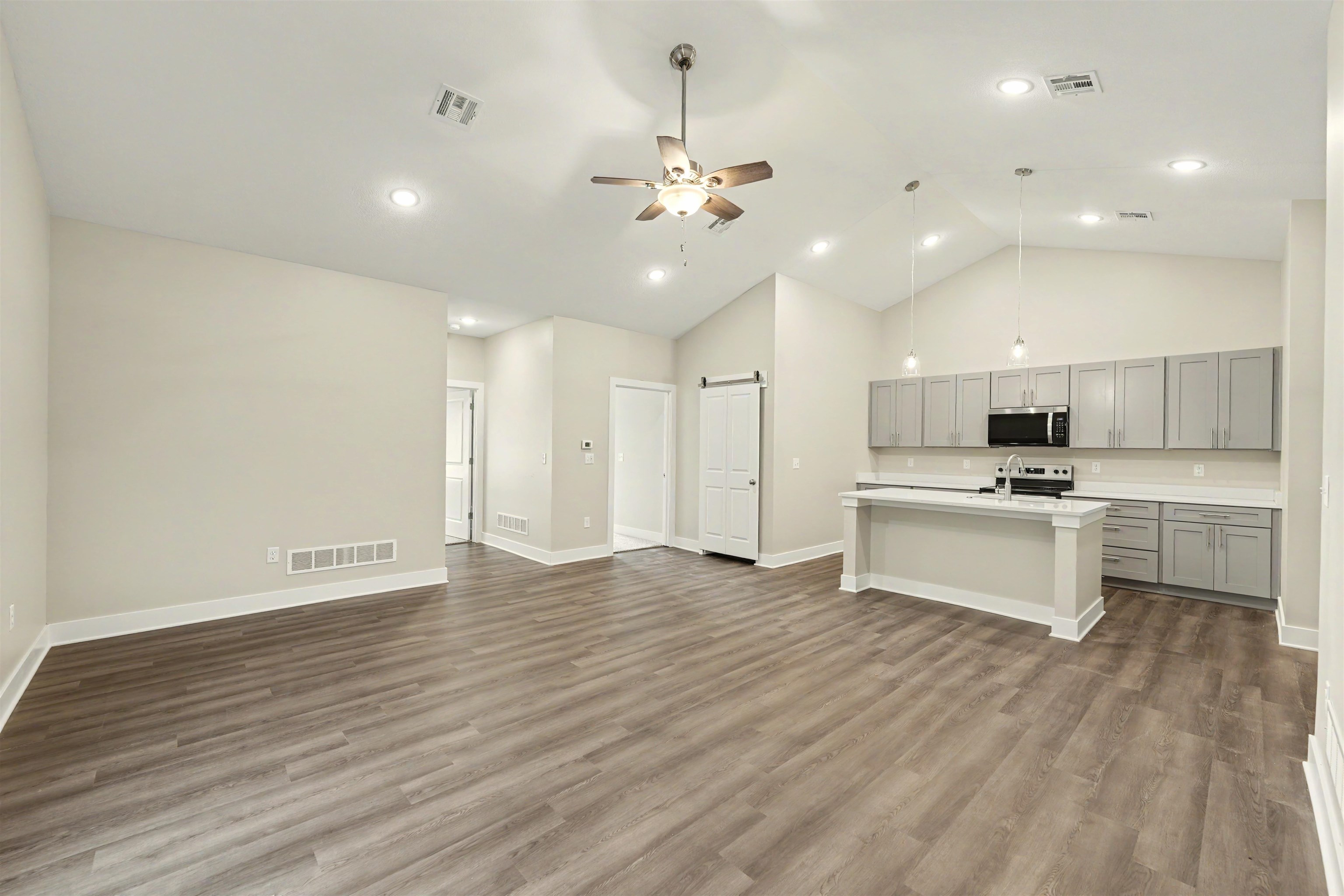 2723 Amelia Ln. Property Photo 2