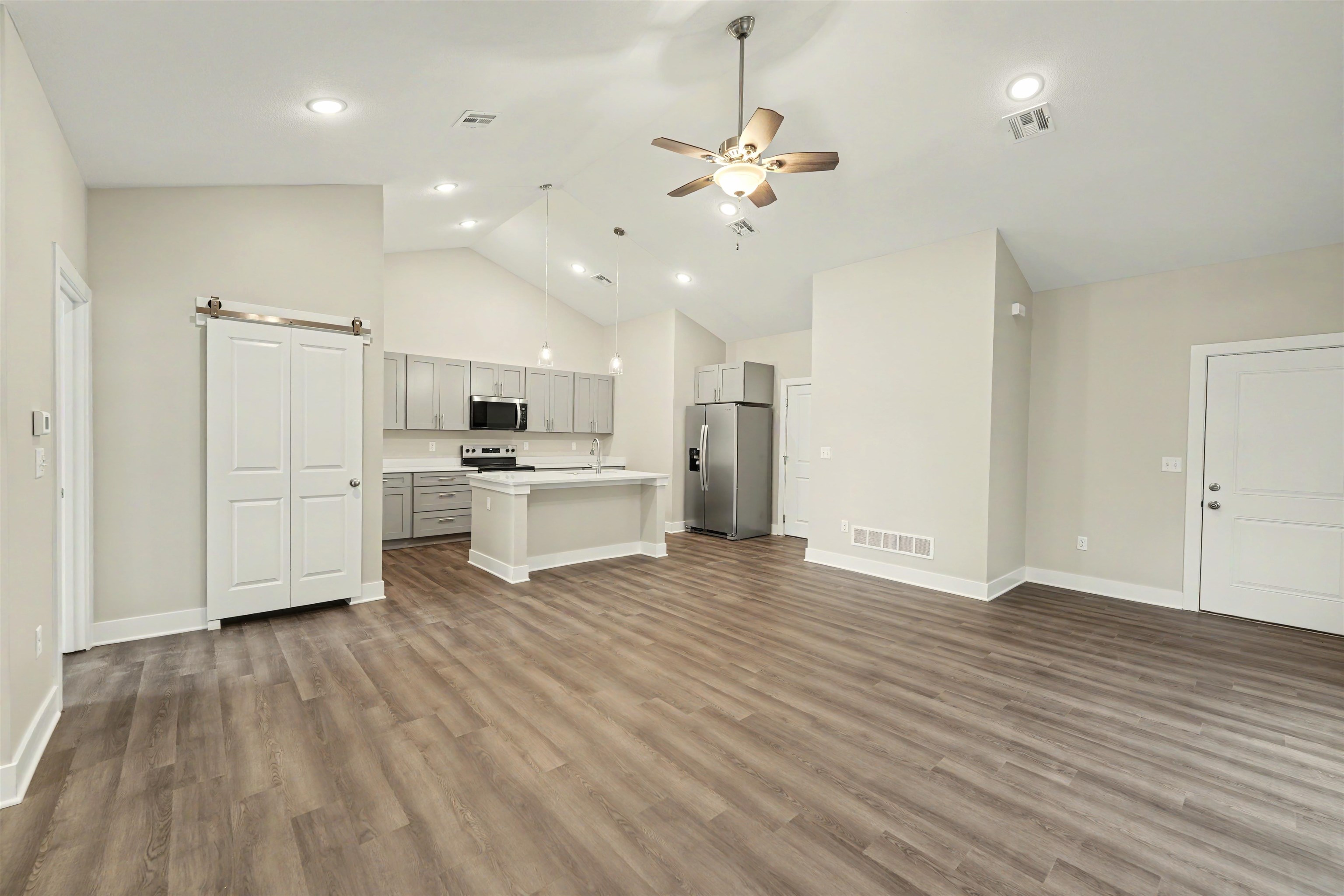 2723 Amelia Ln. Property Photo 3