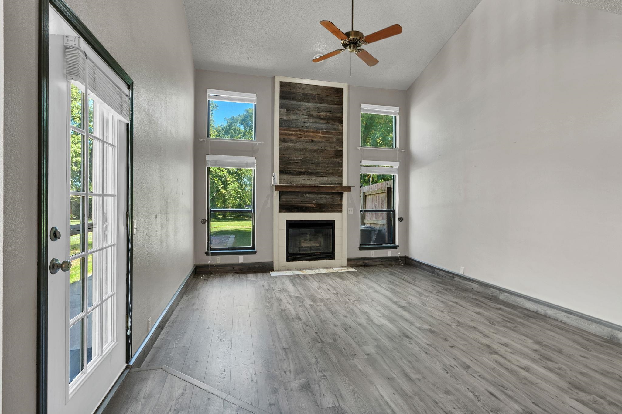 2014 N Woodlawn Blvd Property Photo 7